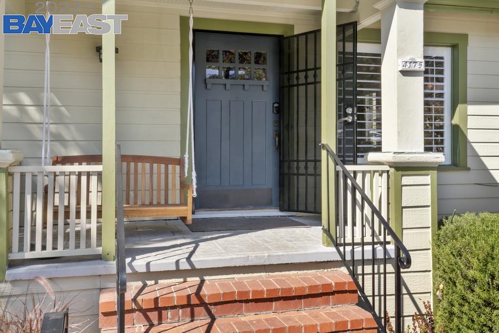 Detail Gallery Image 1 of 1 For 4175 Mountain View Ave, Oakland,  CA 94605 - 3 Beds | 2 Baths