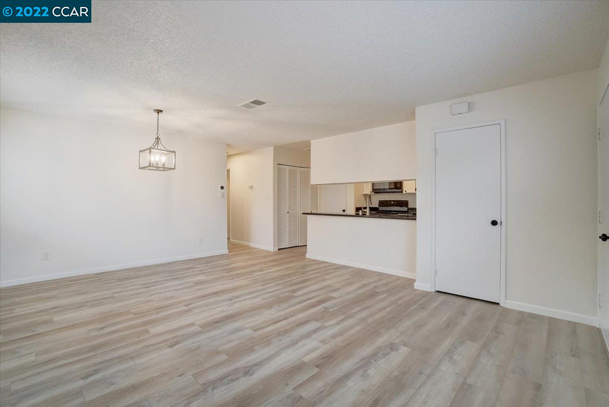 Photo #6: 41015779 Listing 