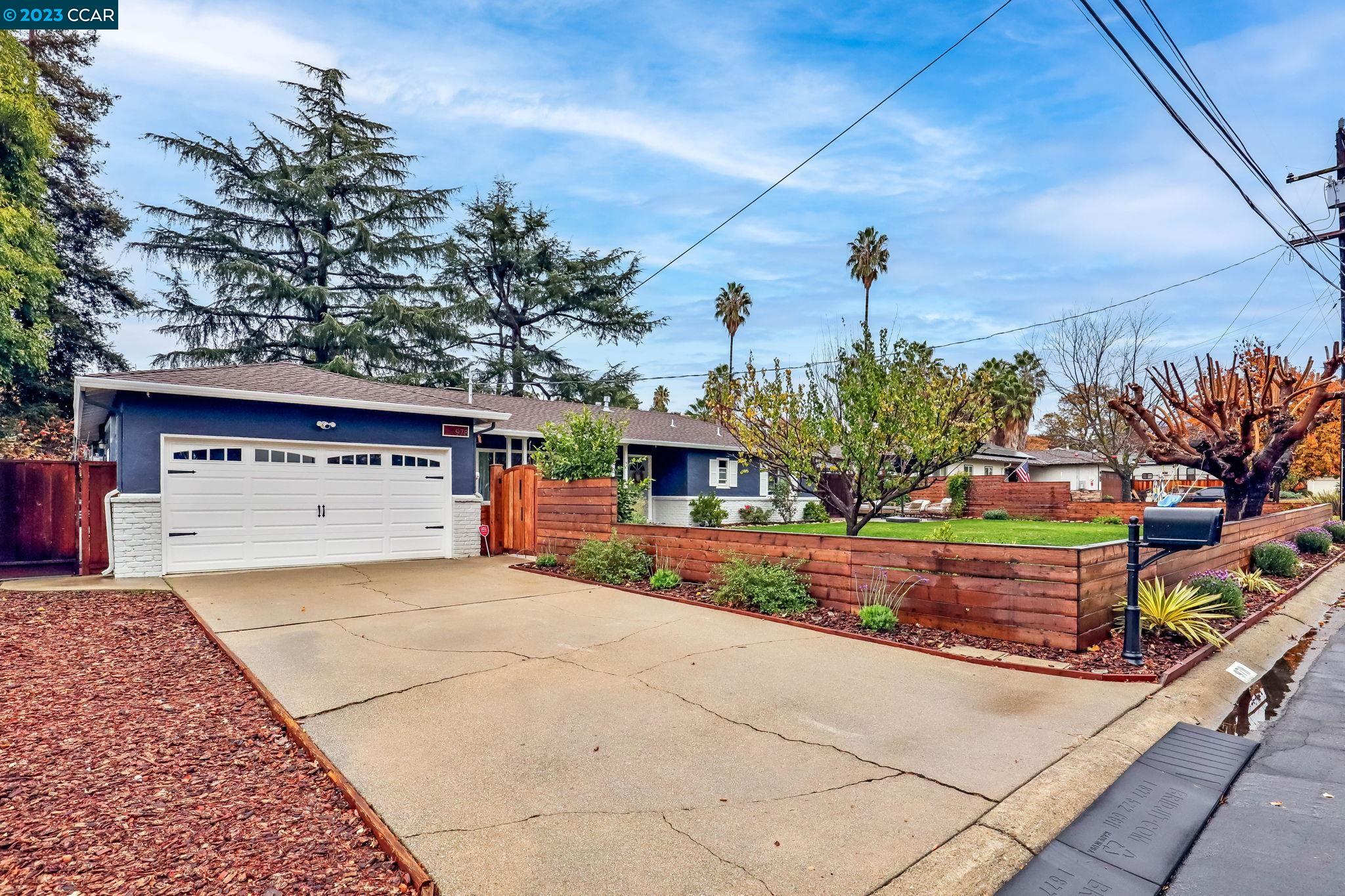 Detail Gallery Image 1 of 1 For 978 Bonnie Clare Ln, Concord,  CA 94518 - 3 Beds | 2 Baths