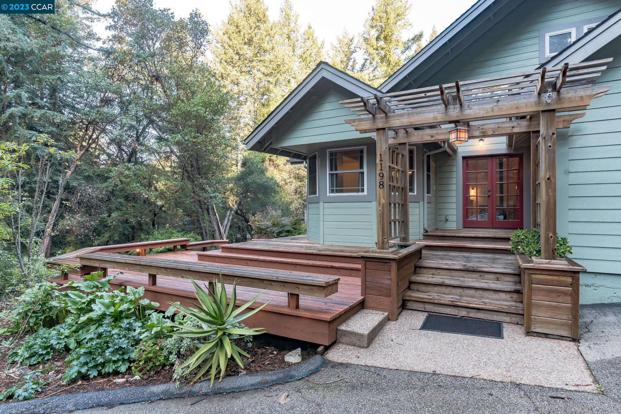 Detail Gallery Image 3 of 30 For 1198 Pine Flat Rd, Santa Cruz,  CA 95060-9752 - 5 Beds | 2/1 Baths