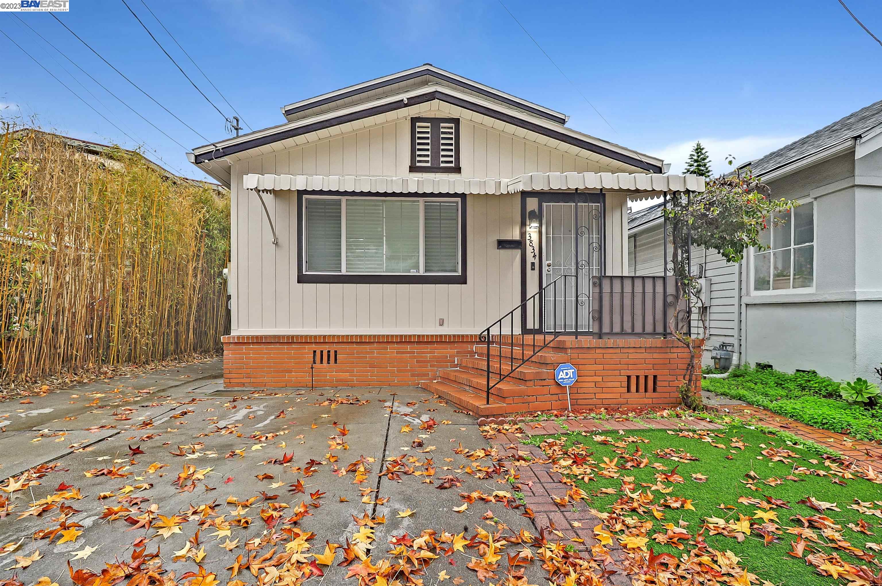 Detail Gallery Image 1 of 1 For 3834 Redding Street, Oakland,  CA 94619 - 3 Beds | 2 Baths