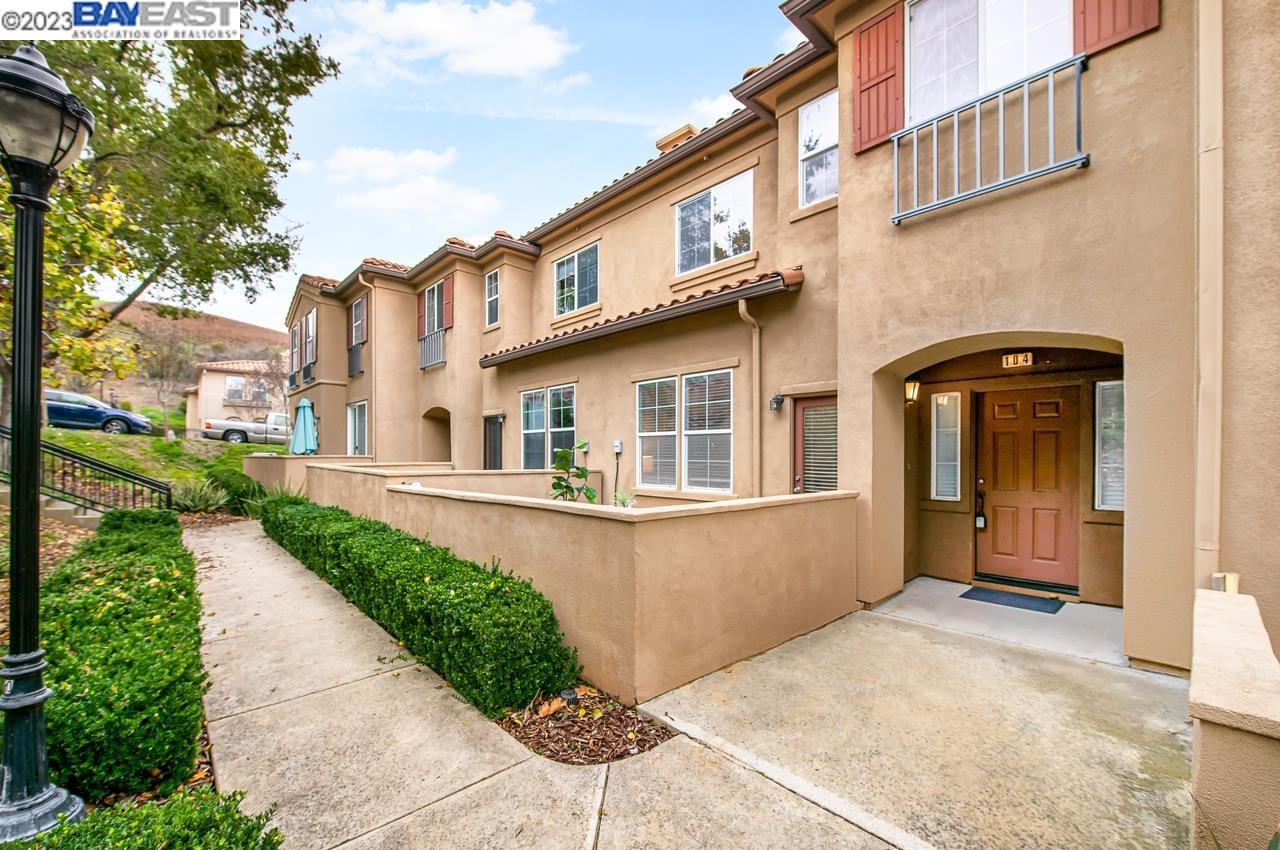 MLS: 41016558 Condo For Sale