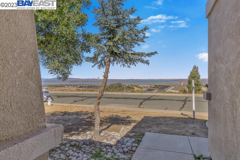 Detail Gallery Image 1 of 1 For 1035 Dawnview Ct, Pittsburg,  CA 94565 - 5 Beds | 3/1 Baths