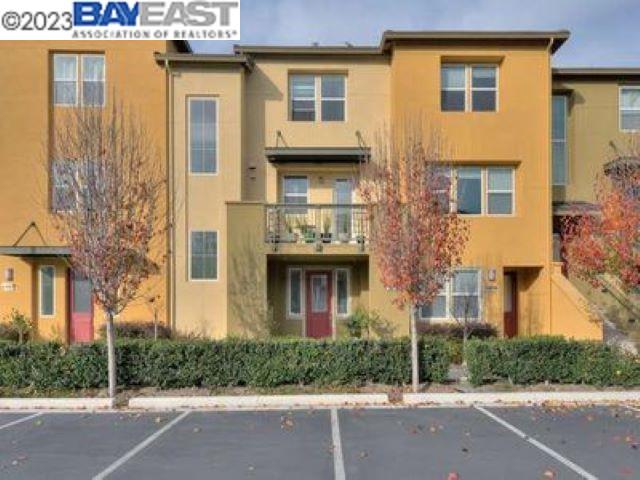 Detail Gallery Image 1 of 16 For 925 Highland Ter, Sunnyvale,  CA 94085 - 2 Beds | 2/1 Baths