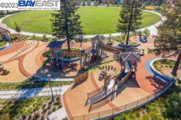 Detail Gallery Image 12 of 16 For 925 Highland Ter, Sunnyvale,  CA 94085 - 2 Beds | 2/1 Baths