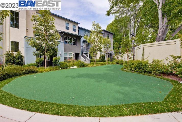 Detail Gallery Image 15 of 16 For 925 Highland Ter, Sunnyvale,  CA 94085 - 2 Beds | 2/1 Baths
