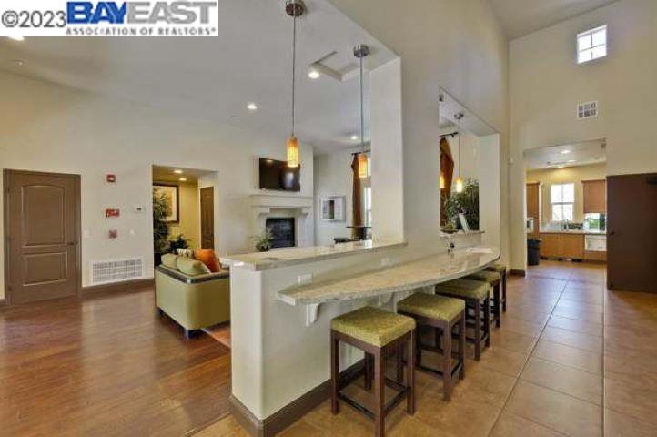 Detail Gallery Image 4 of 16 For 925 Highland Ter, Sunnyvale,  CA 94085 - 2 Beds | 2/1 Baths