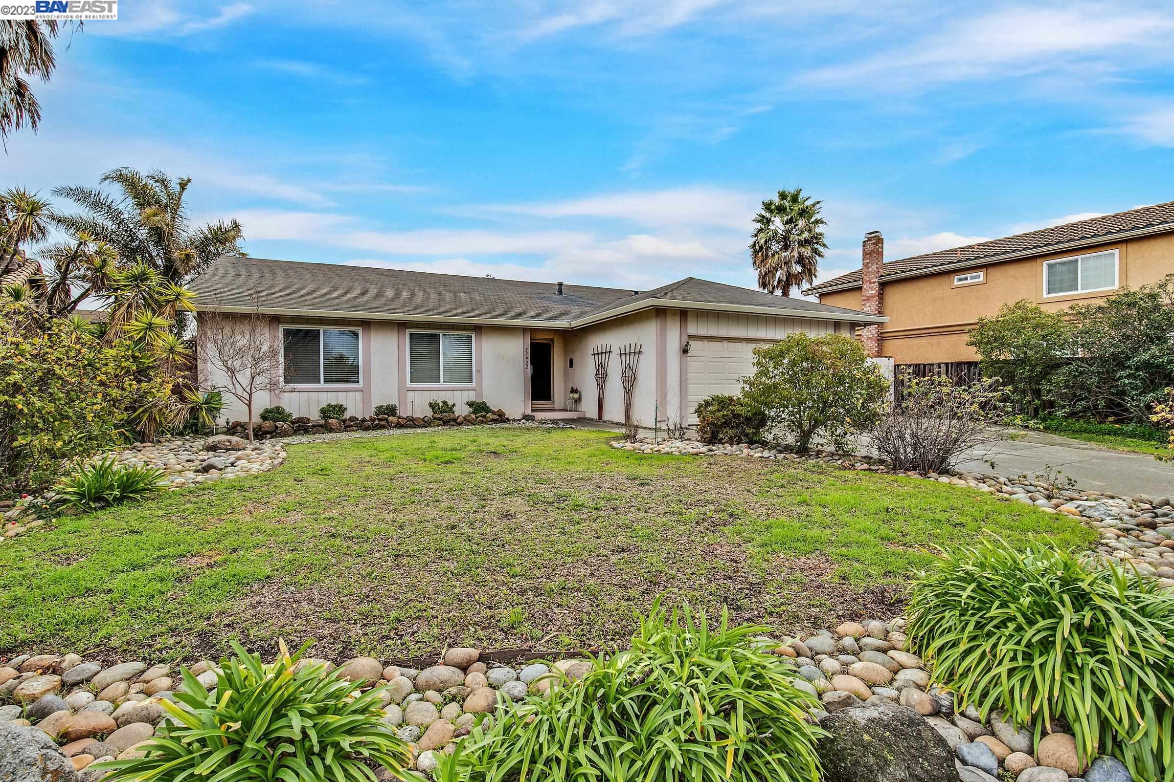 Detail Gallery Image 1 of 1 For 37922 Goldenrod Dr, Newark,  CA 94560 - 4 Beds | 2 Baths