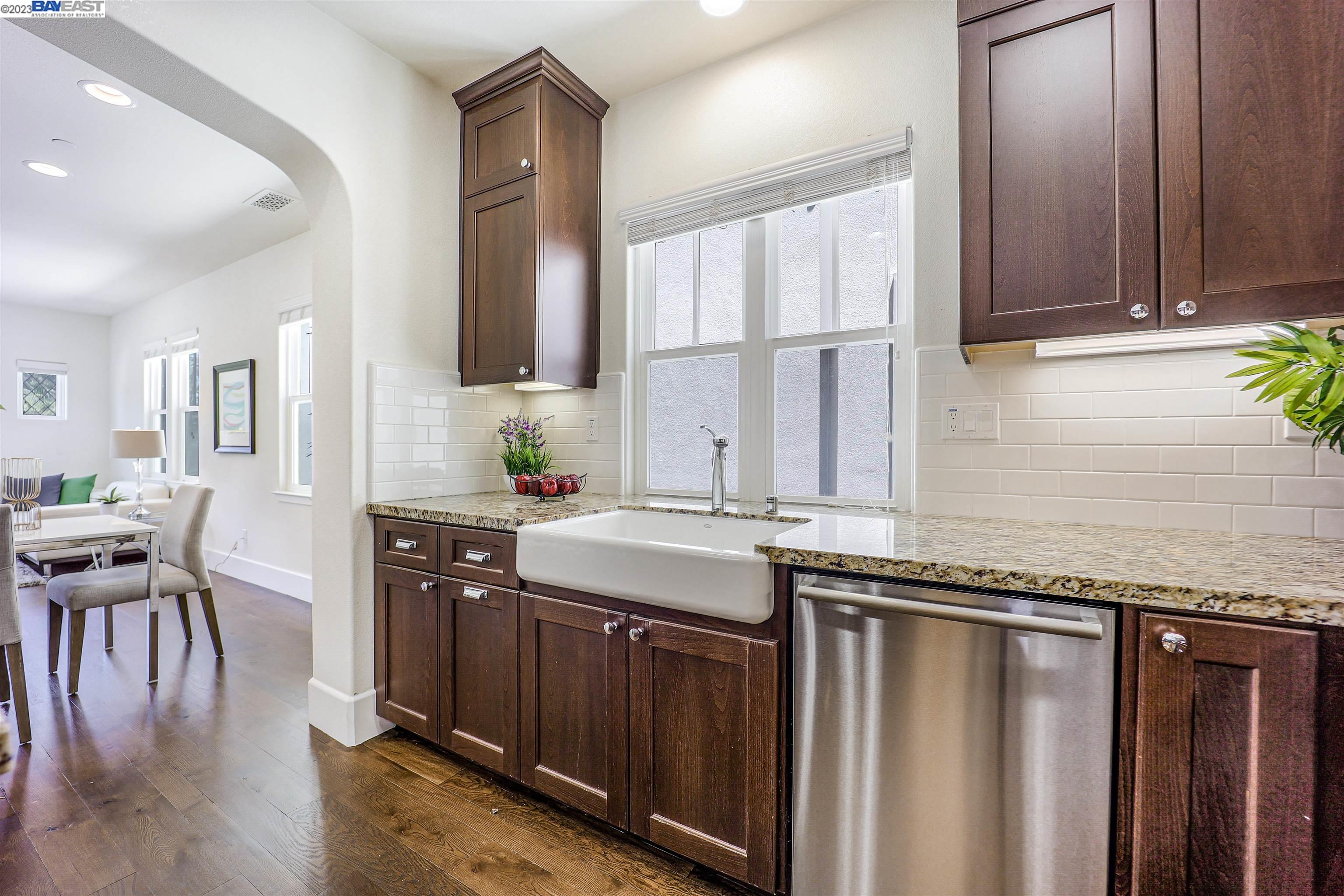 Detail Gallery Image 18 of 57 For 135 Easy St, Mountain View,  CA 94043 - 4 Beds | 3/1 Baths
