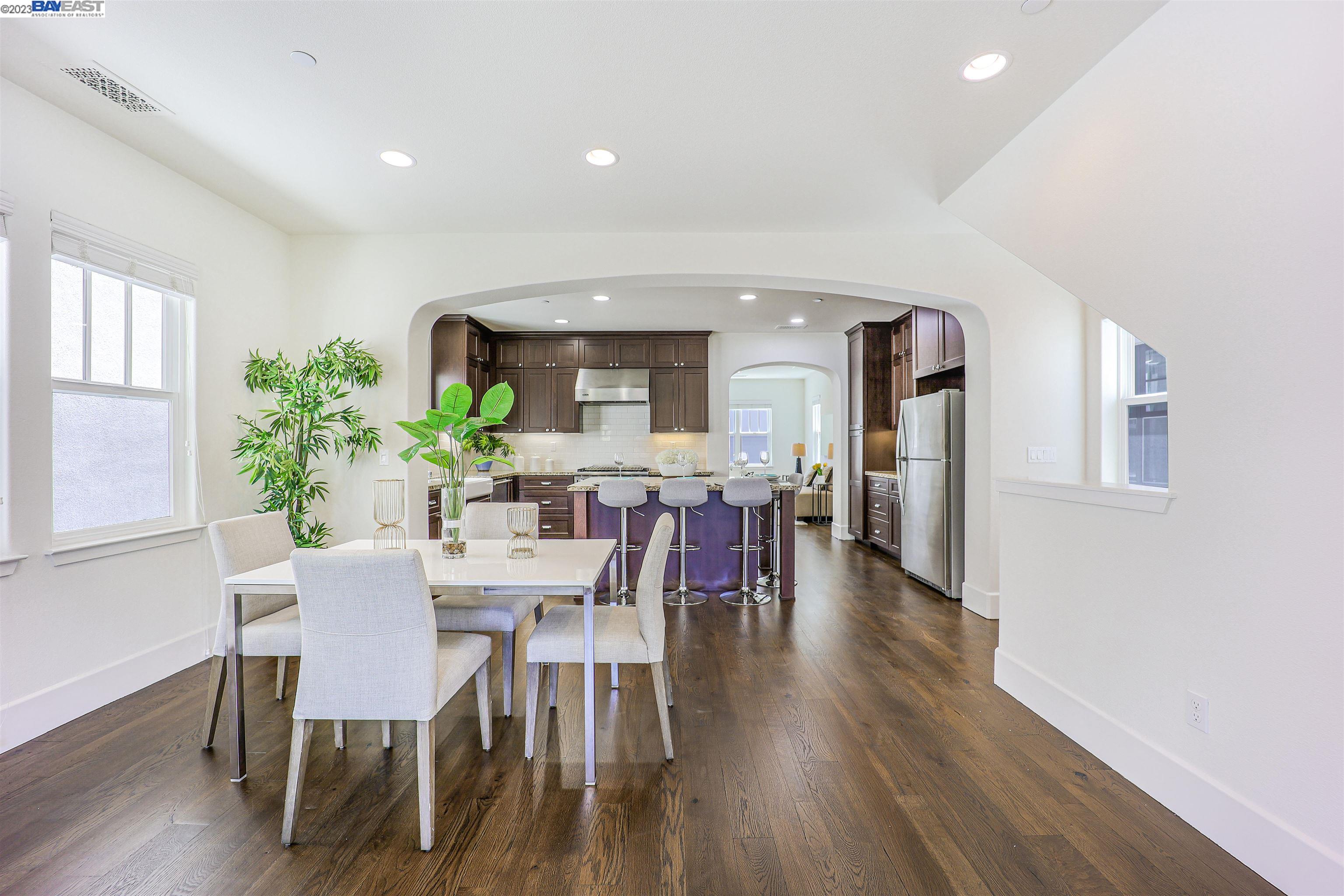 Detail Gallery Image 9 of 57 For 135 Easy St, Mountain View,  CA 94043 - 4 Beds | 3/1 Baths