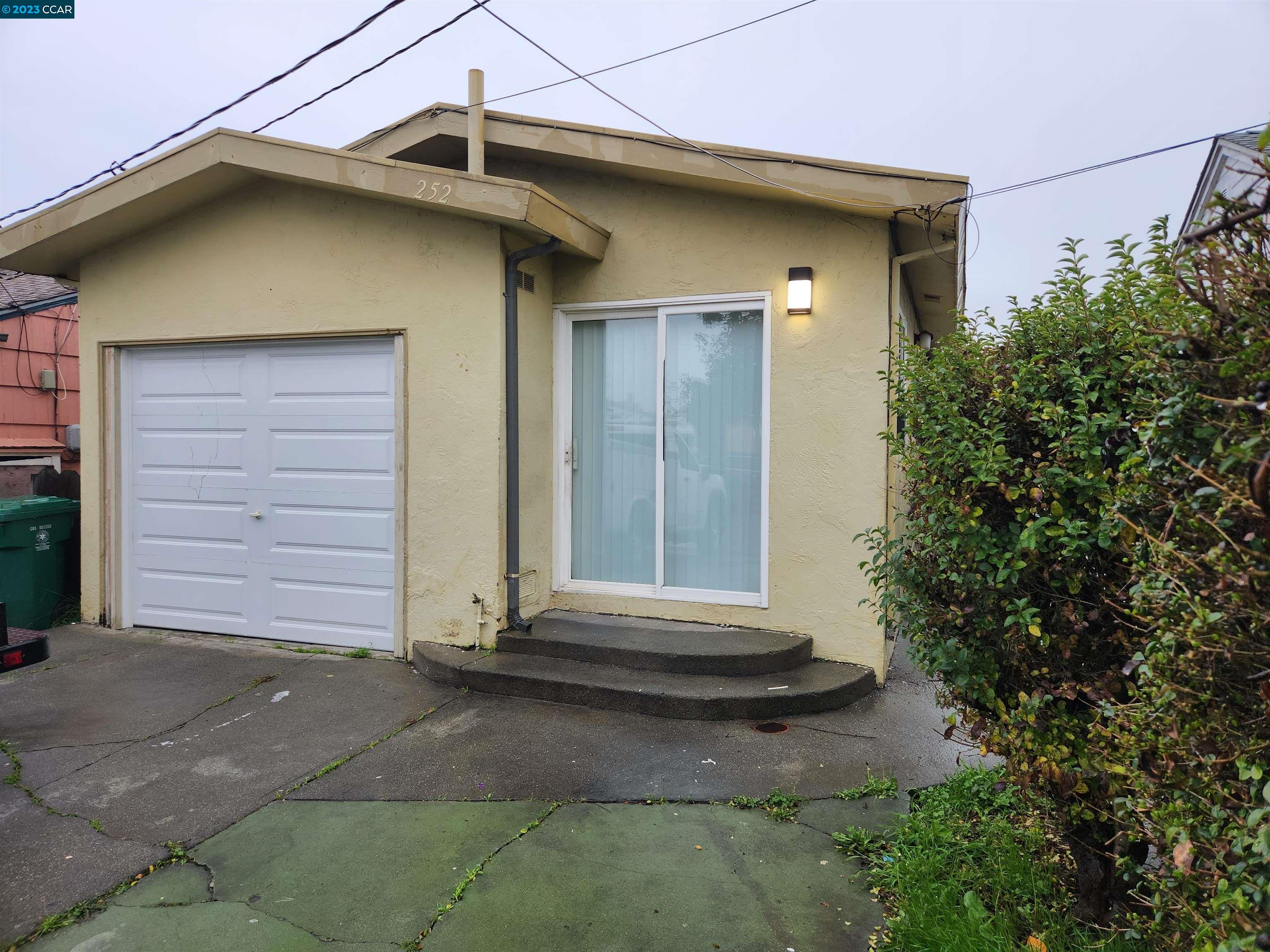 Detail Gallery Image 1 of 1 For 252 S 45th St, Richmond,  CA 94804 - 3 Beds | 1/1 Baths