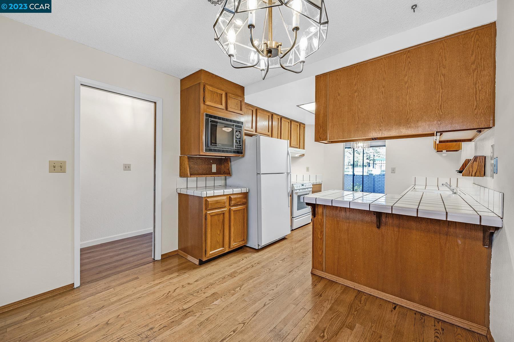 Photo #4: 41017940 Listing 