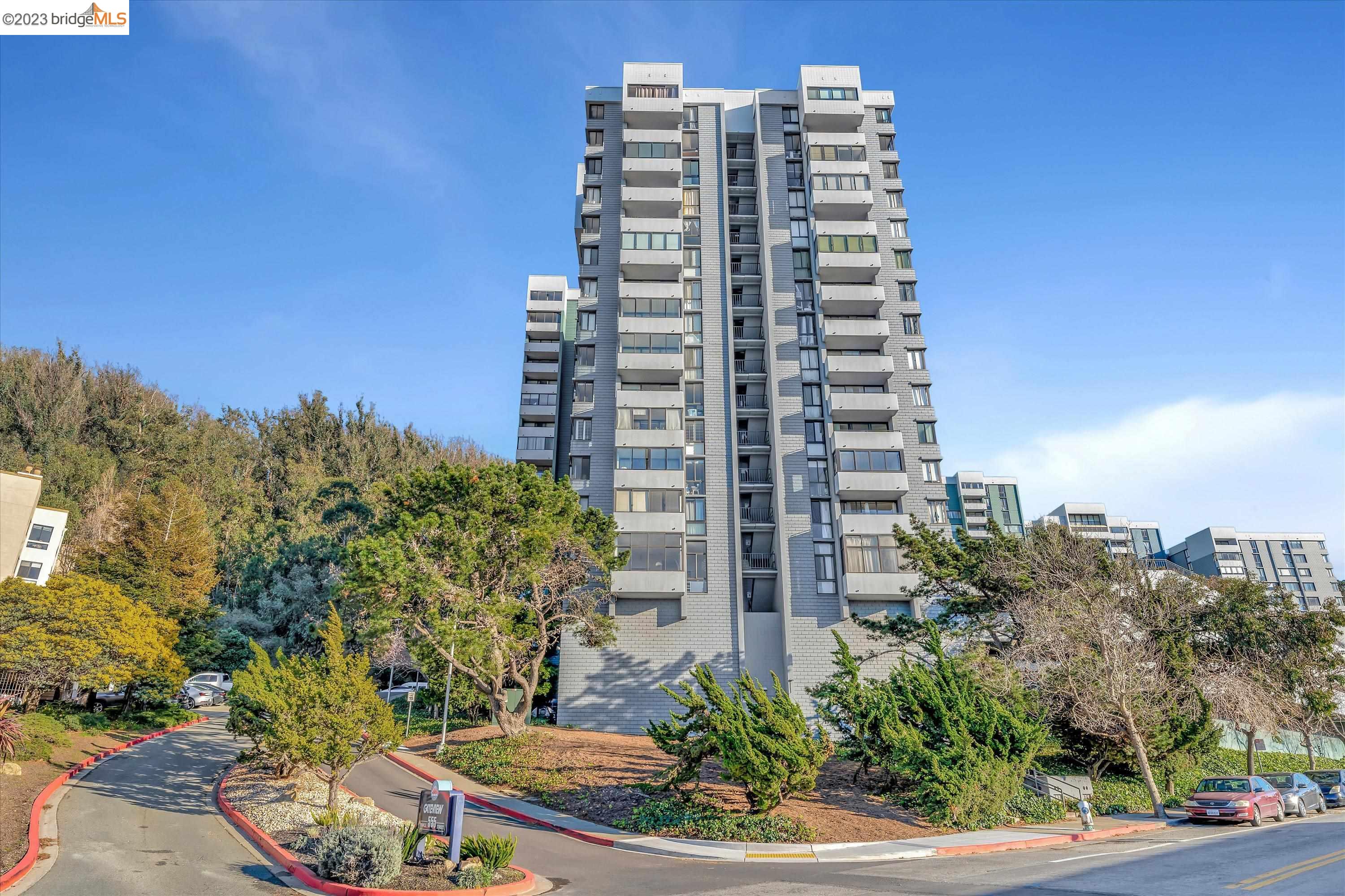 Detail Gallery Image 1 of 1 For 555 Pierce St #406,  Albany,  CA 94706 - 2 Beds | 2 Baths