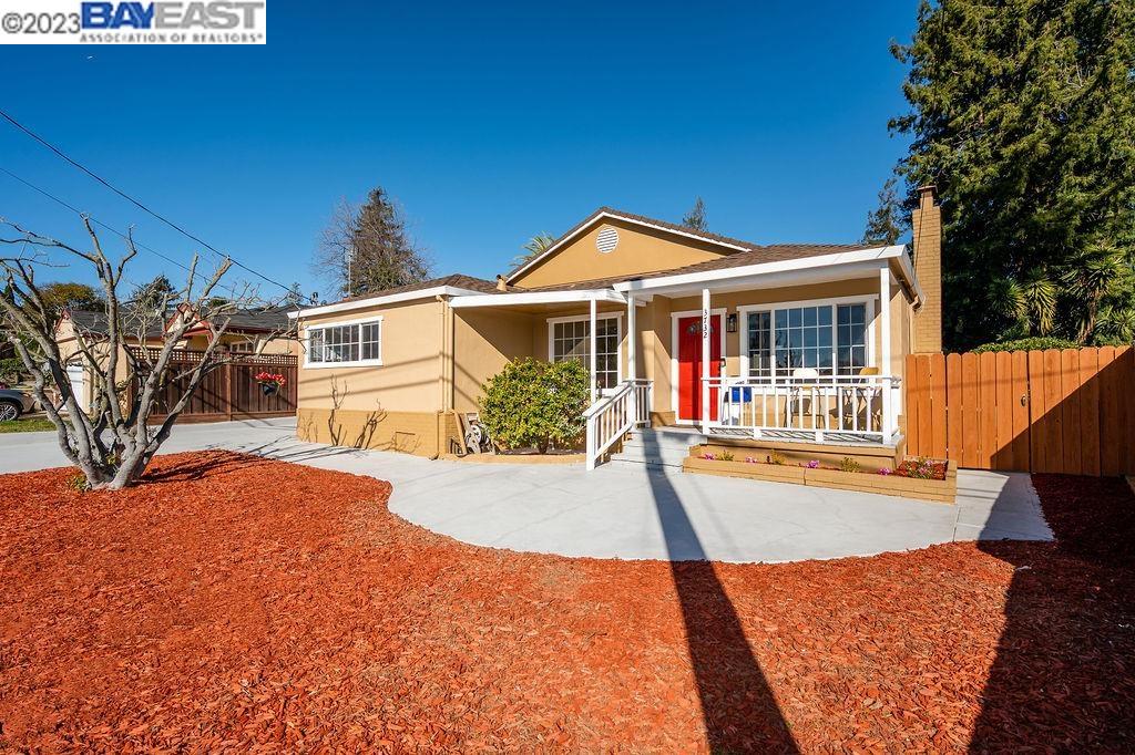 Detail Gallery Image 1 of 1 For 3732 Christensen Ln, Castro Valley,  CA 94546 - 4 Beds | 2/1 Baths