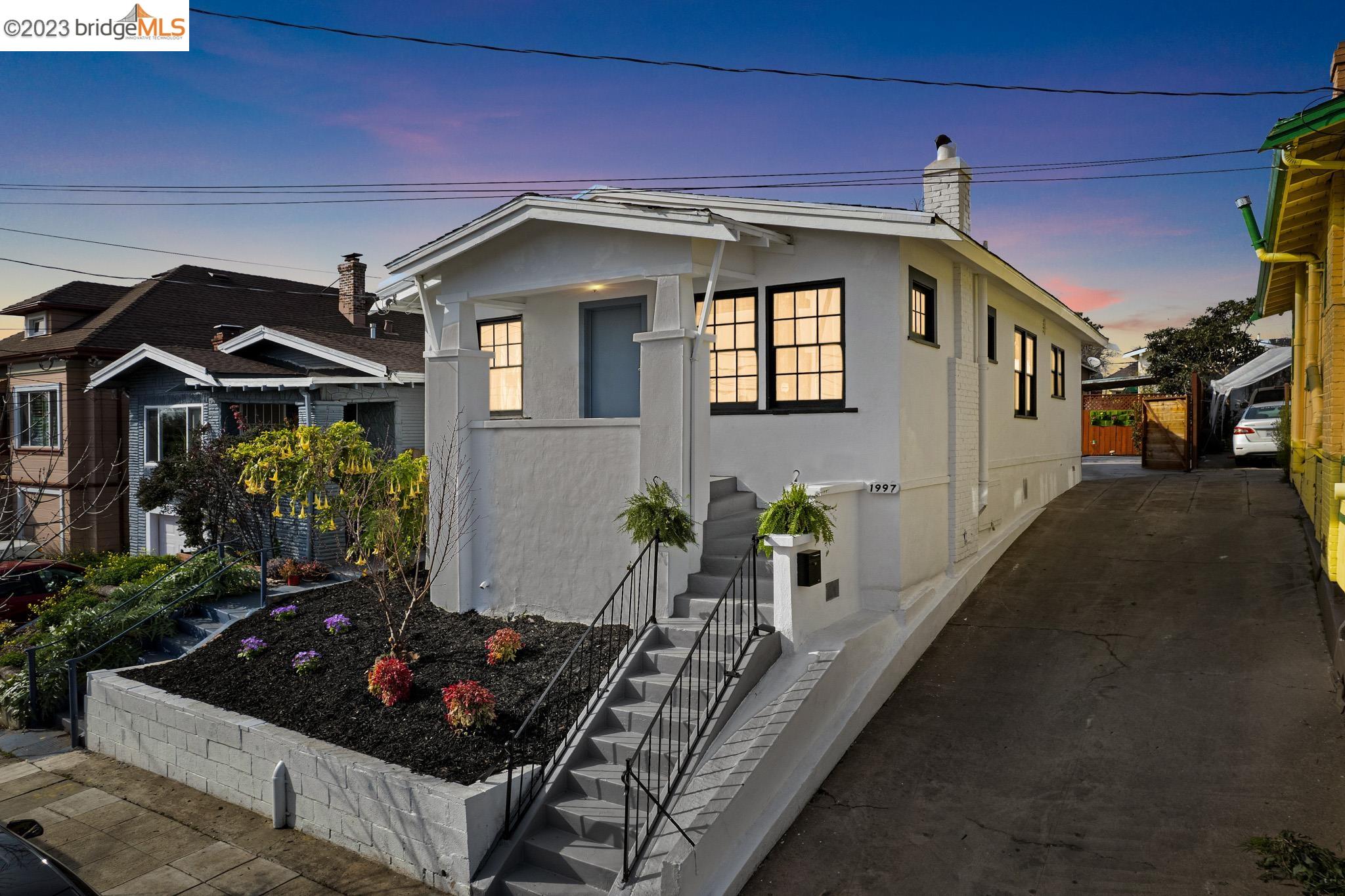 Detail Gallery Image 1 of 1 For 1997 36th Ave, Oakland,  CA 94601 - 3 Beds | 2 Baths