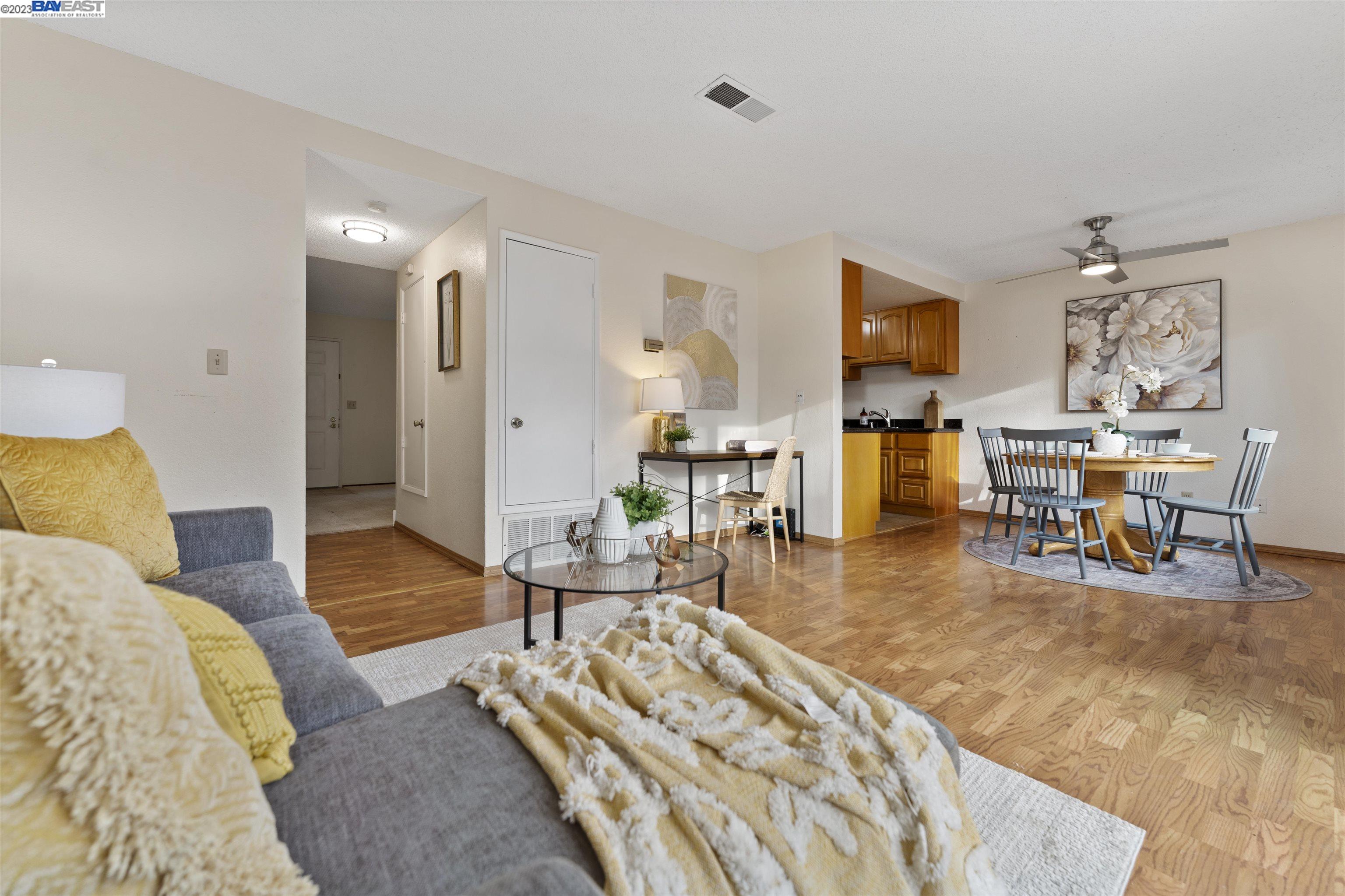 Photo #5: 41018566 Listing 