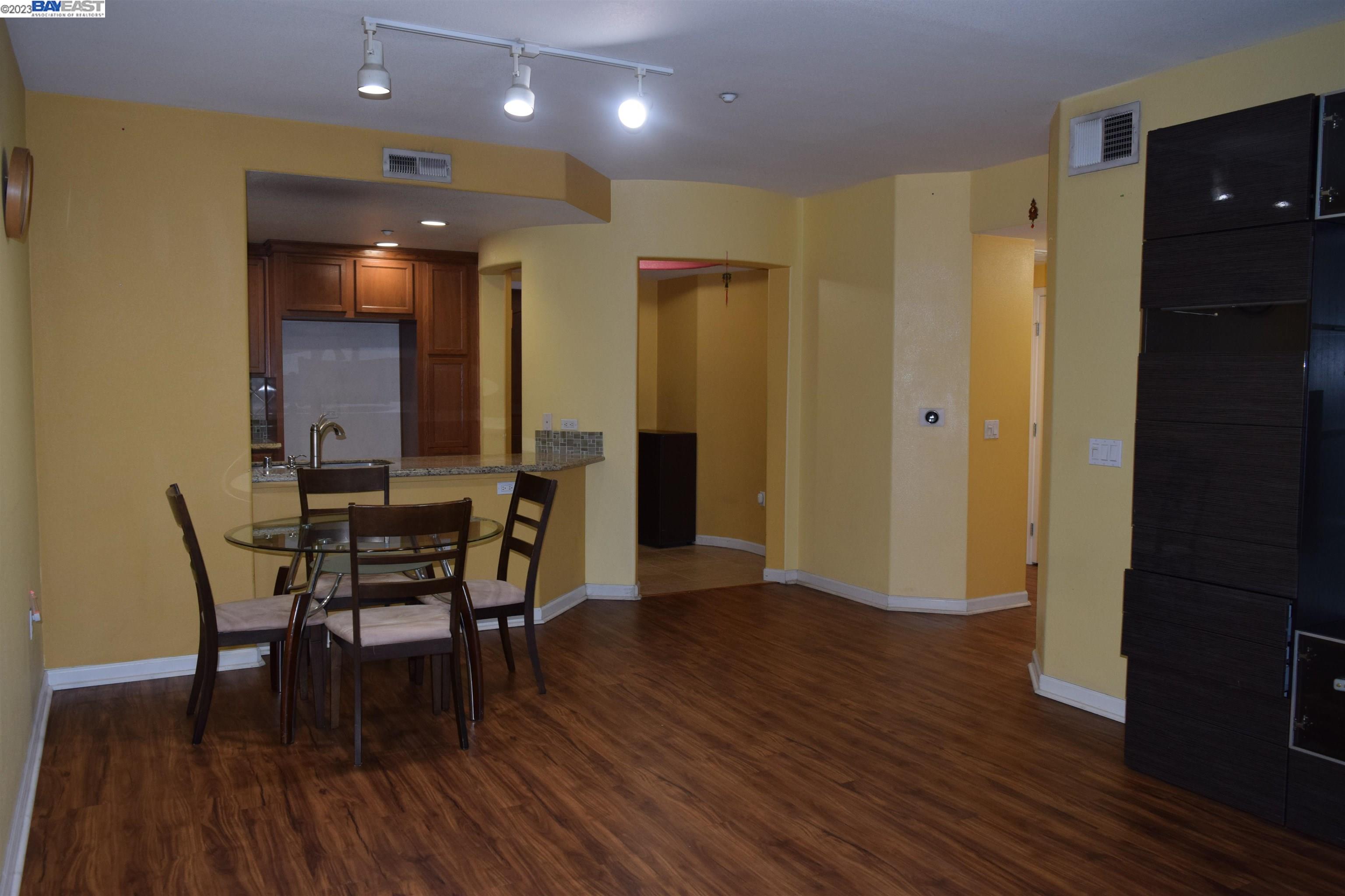 Photo #2: 41018694 Listing 