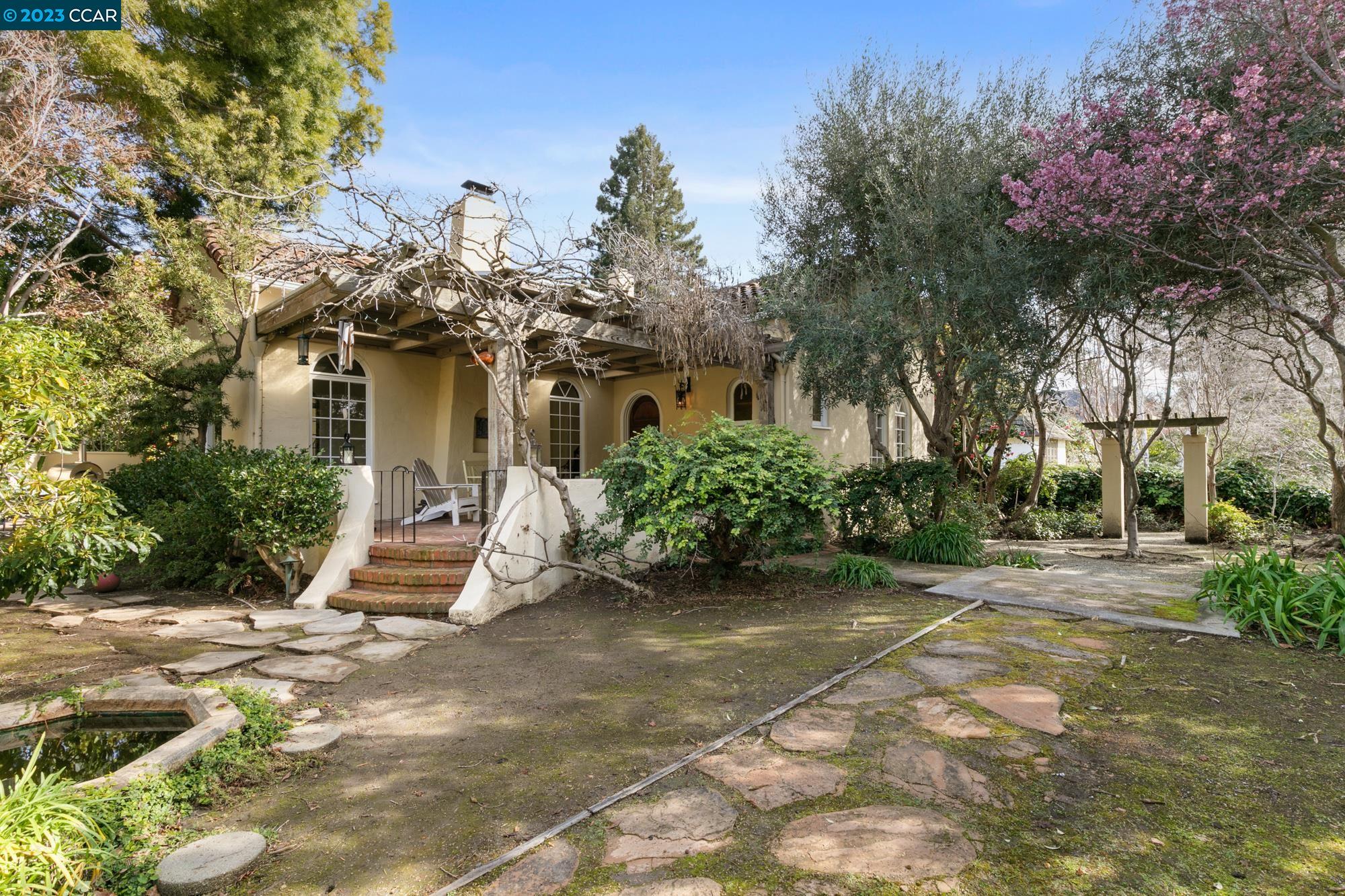 Detail Gallery Image 1 of 1 For 102 Southwood Dr, Palo Alto,  CA 94301 - 3 Beds | 2 Baths