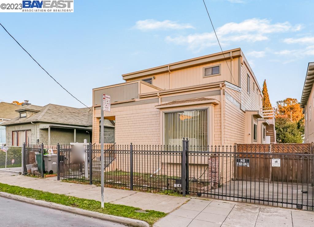 Detail Gallery Image 1 of 1 For 2402 26th Ave, Oakland,  CA 94601 - 4 Beds | 3 Baths