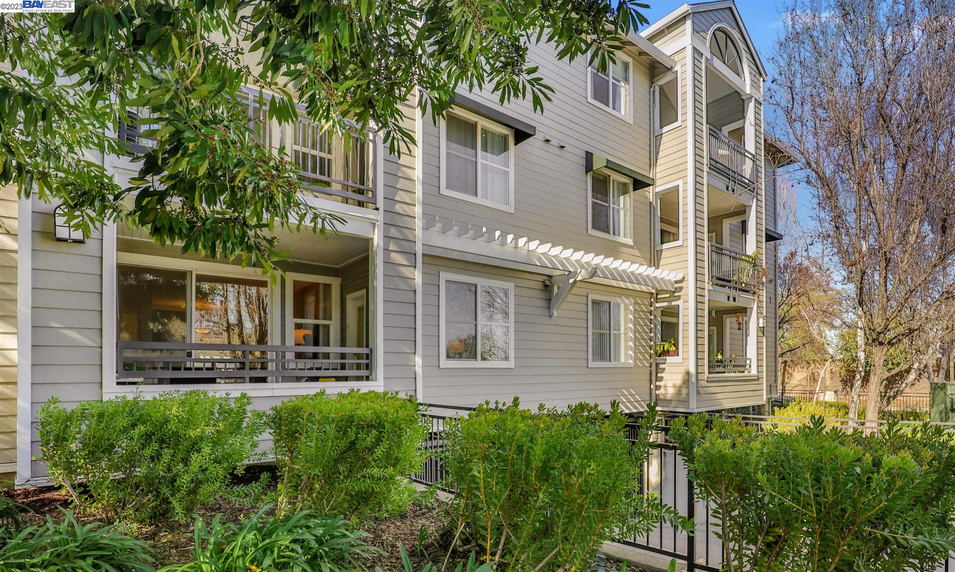 Detail Gallery Image 1 of 1 For 1982 W Bayshore Rd #110,  East Palo Alto,  CA 94303 - 3 Beds | 2 Baths
