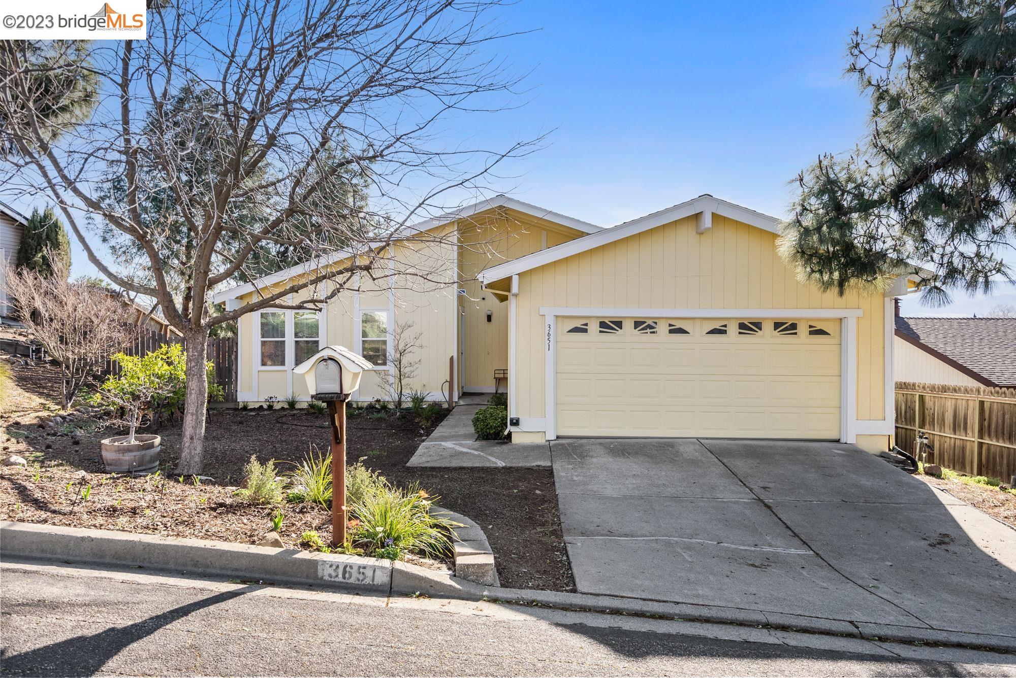 Detail Gallery Image 1 of 1 For 3651 Sunview Ct, Concord,  CA 94520 - 3 Beds | 2 Baths