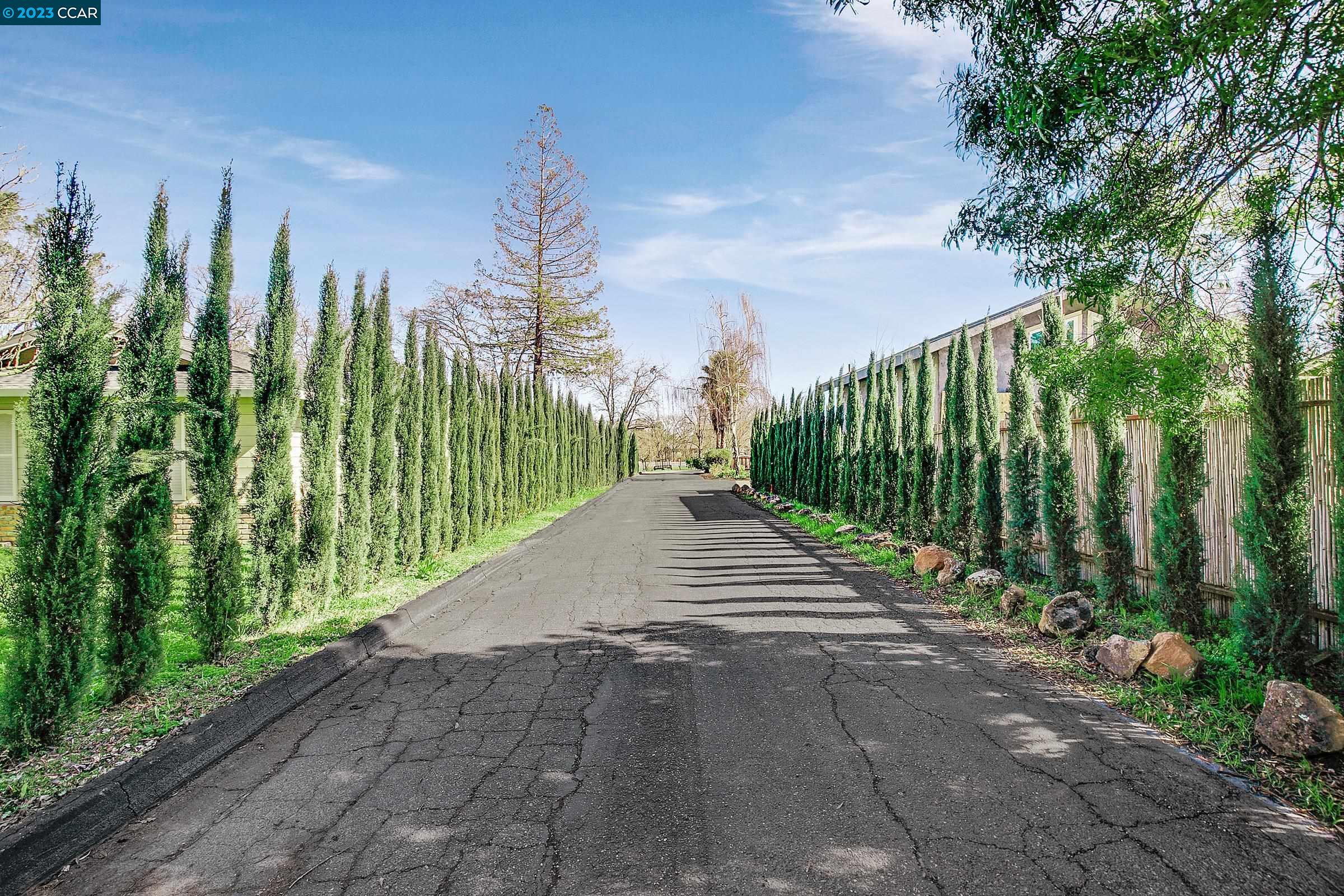 Detail Gallery Image 1 of 1 For 222 Oak Park Ln, Pleasant Hill,  CA 94523 - 4 Beds | 2/1 Baths