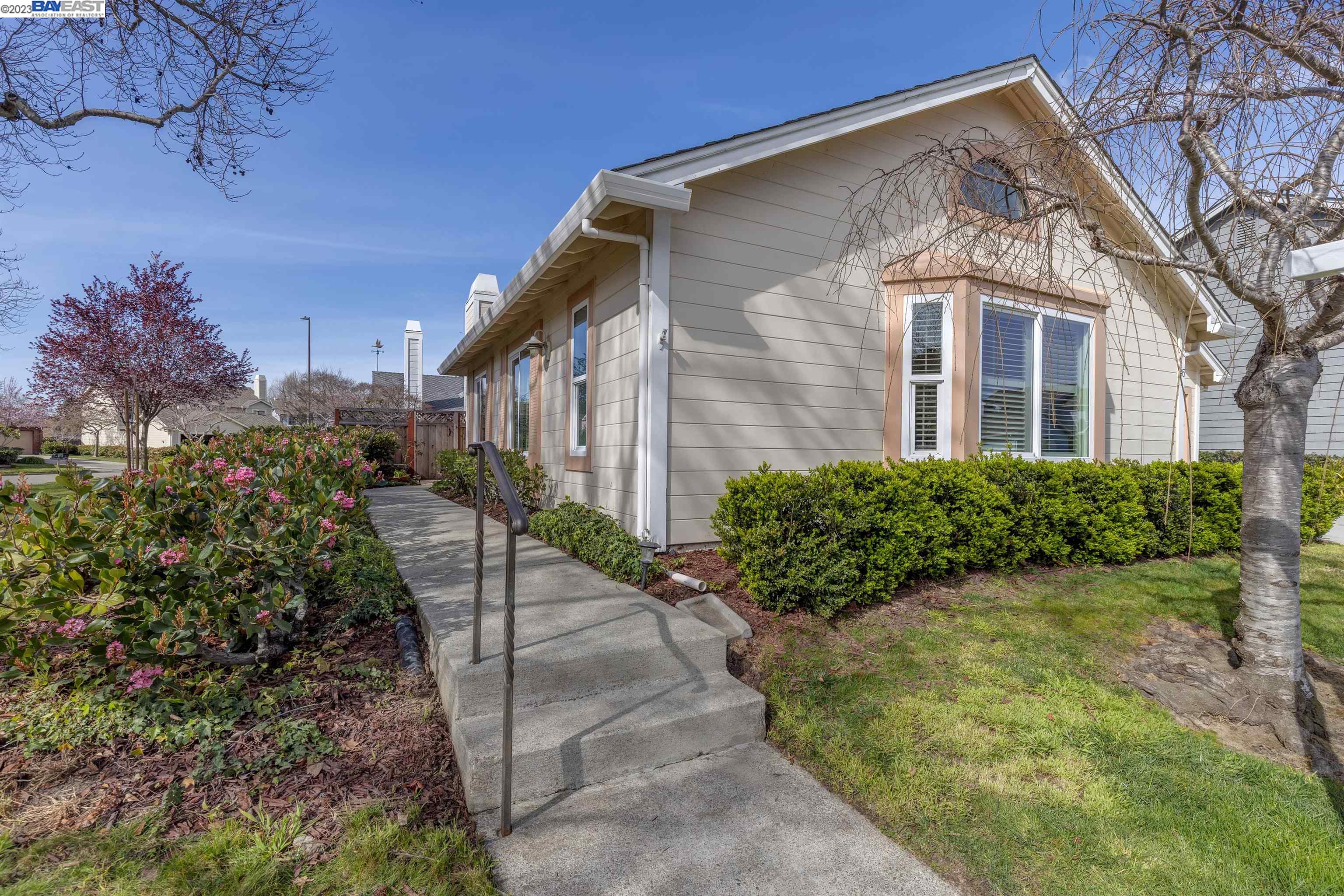 Detail Gallery Image 1 of 1 For 45 Clipper Drive, Alameda,  CA 94502 - 3 Beds | 2 Baths