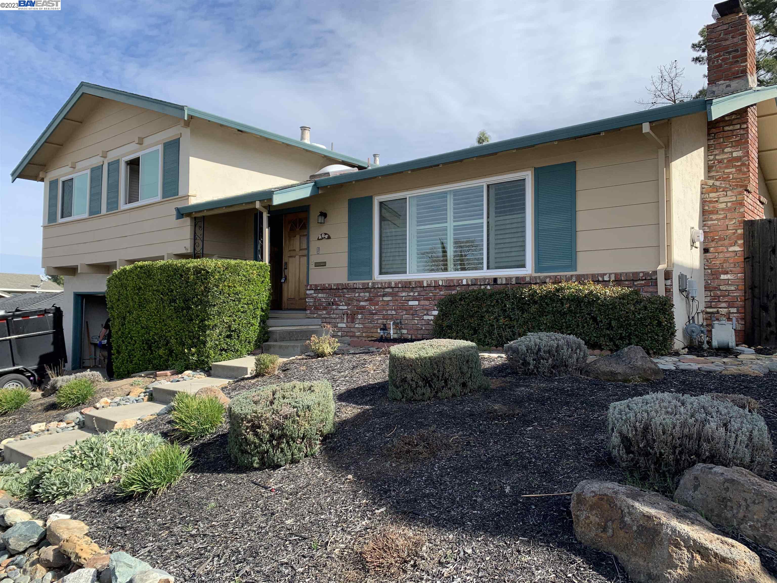 Detail Gallery Image 1 of 1 For 464 Ewing Dr, Pleasanton,  CA 94566 - 4 Beds | 2/1 Baths