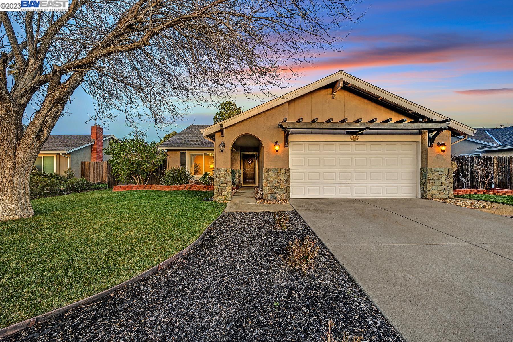 Detail Gallery Image 1 of 1 For 1643 Honeysuckle Rd, Livermore,  CA 94551 - 3 Beds | 2 Baths