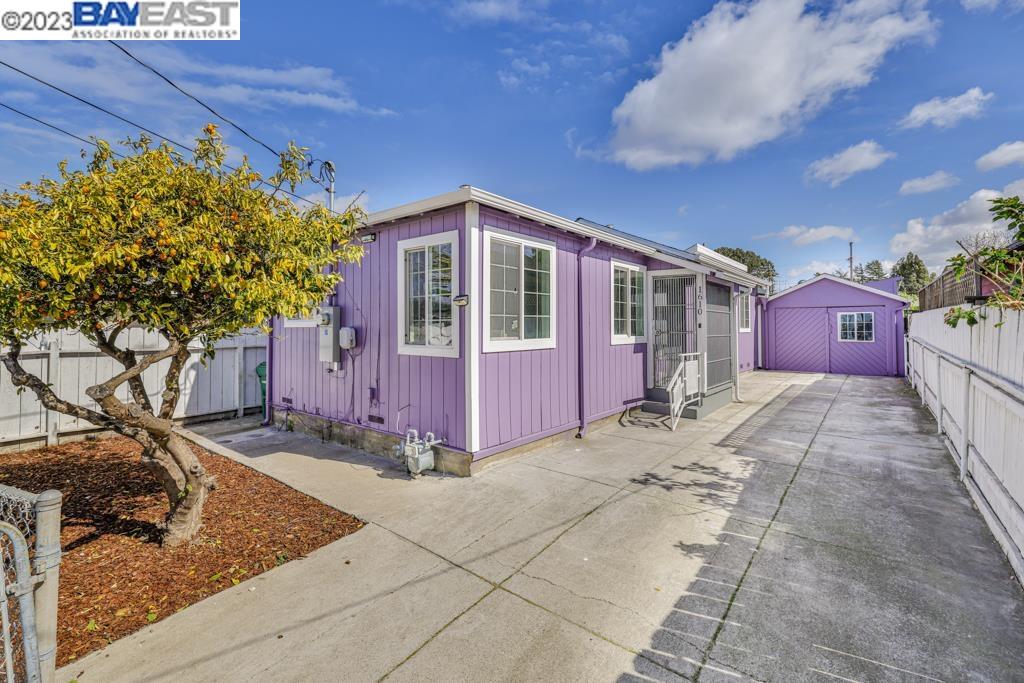 Detail Gallery Image 1 of 1 For 1610 24th St, Richmond,  CA 94806 - 3 Beds | 2 Baths