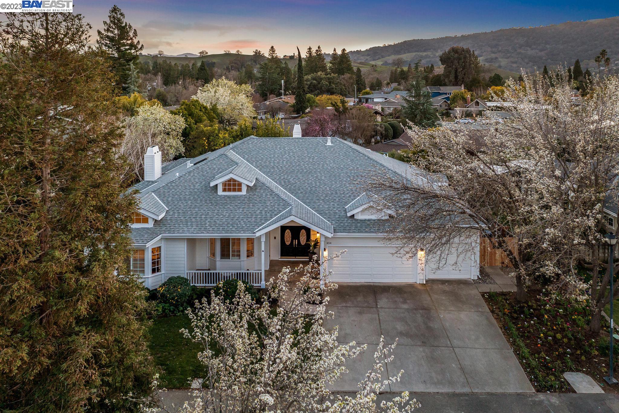 Detail Gallery Image 1 of 1 For 454 Pioneer Trails Pl, Pleasanton,  CA 94566 - 4 Beds | 2/1 Baths