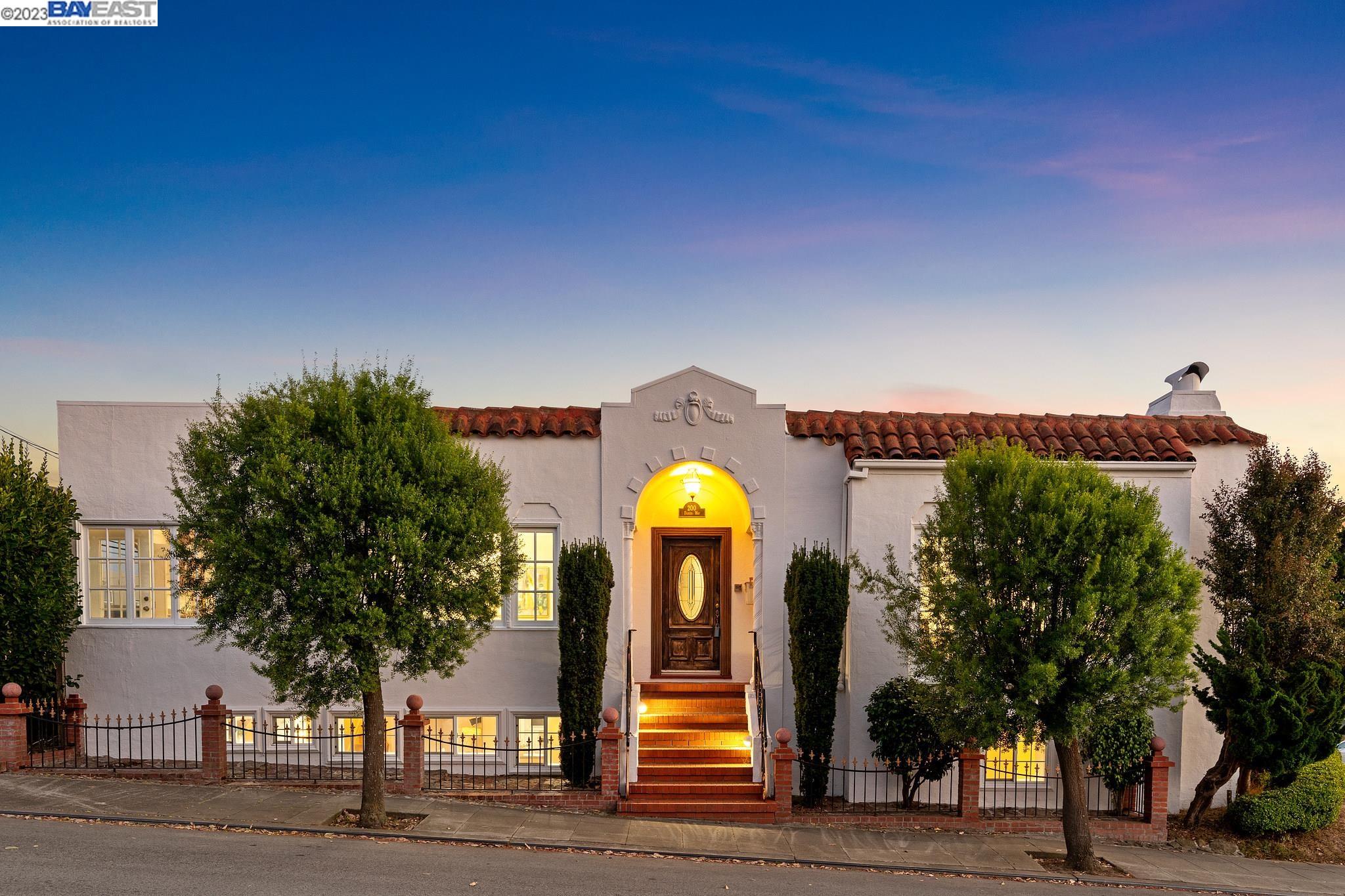 Detail Gallery Image 1 of 1 For 200 Darien Way, San Francisco,  CA 94127 - 4 Beds | 4 Baths