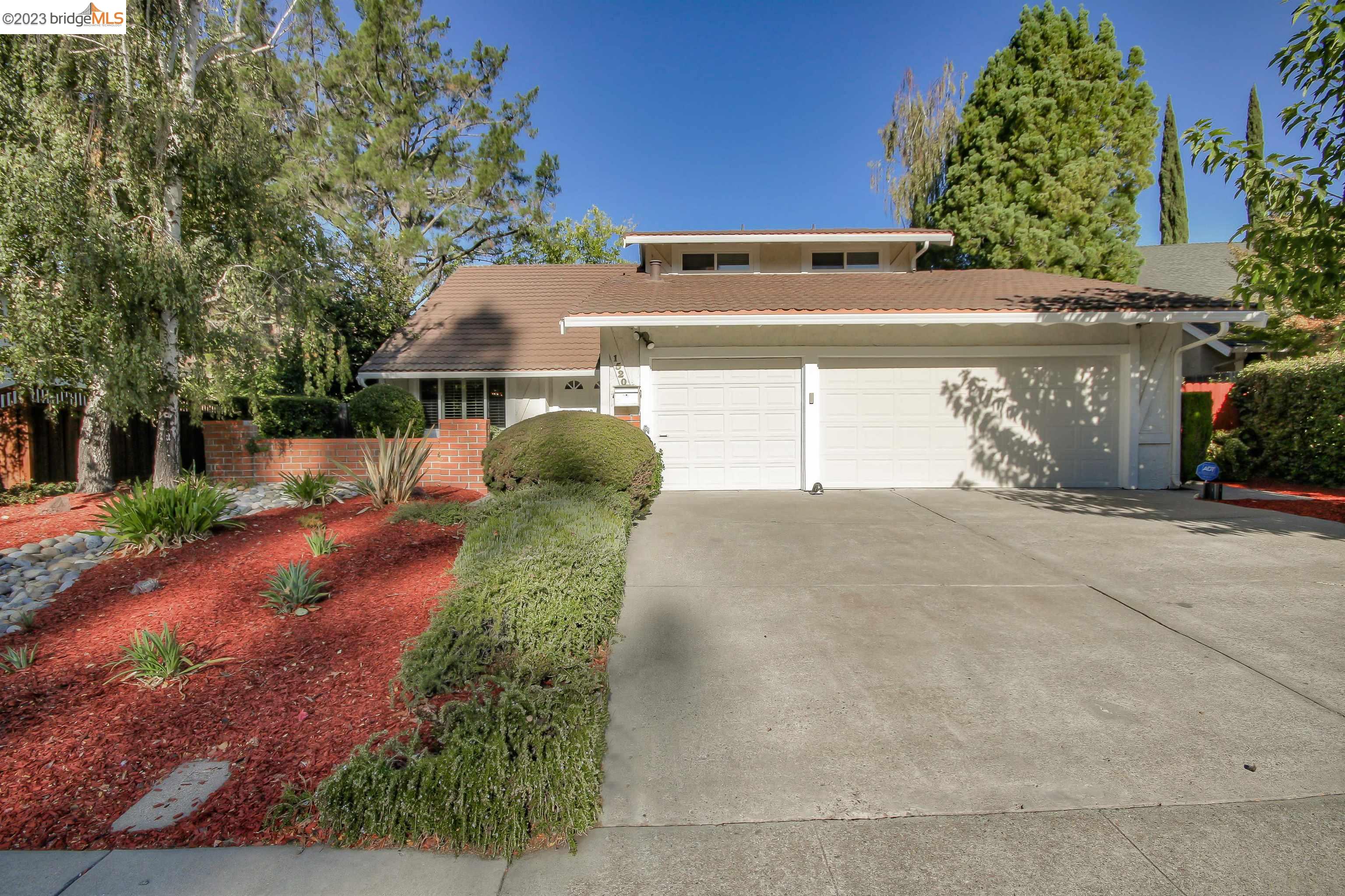 Detail Gallery Image 3 of 32 For 1520 Whitecliff Way, Walnut Creek,  CA 94596 - 5 Beds | 2/1 Baths