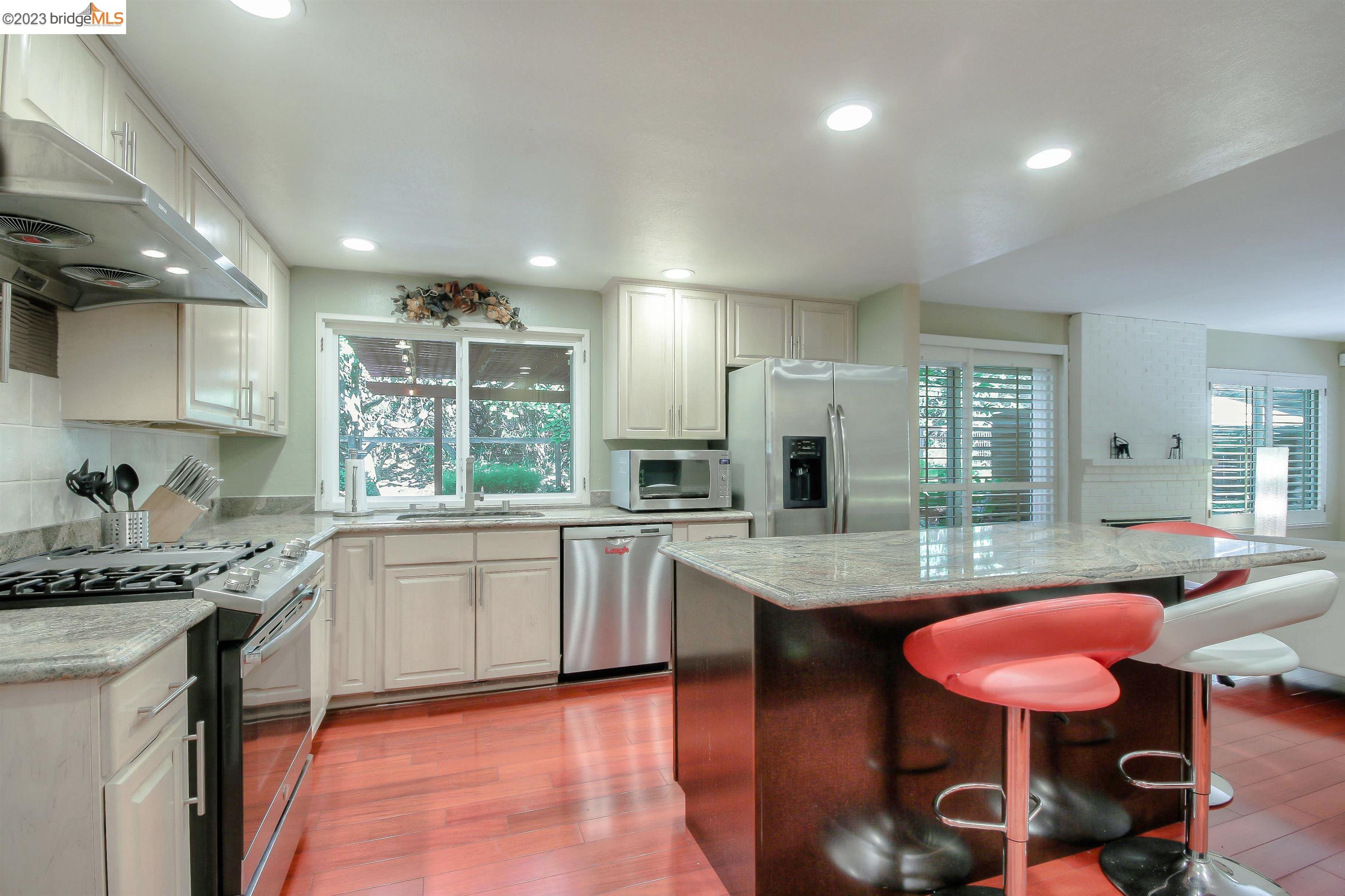 Detail Gallery Image 7 of 32 For 1520 Whitecliff Way, Walnut Creek,  CA 94596 - 5 Beds | 2/1 Baths