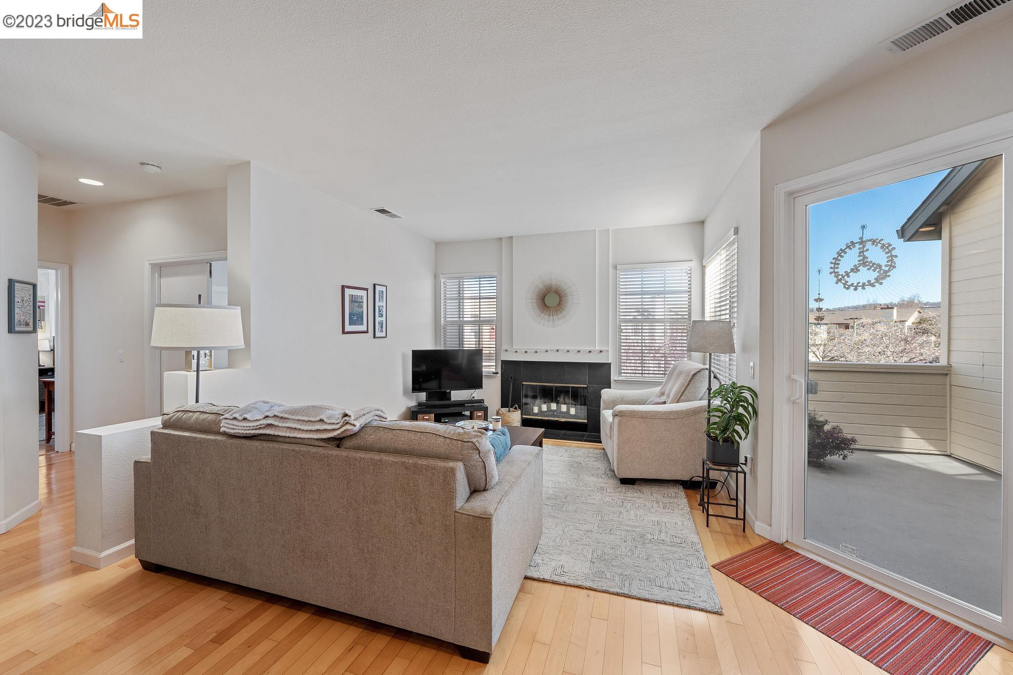 Photo #5: 41020600 Listing 