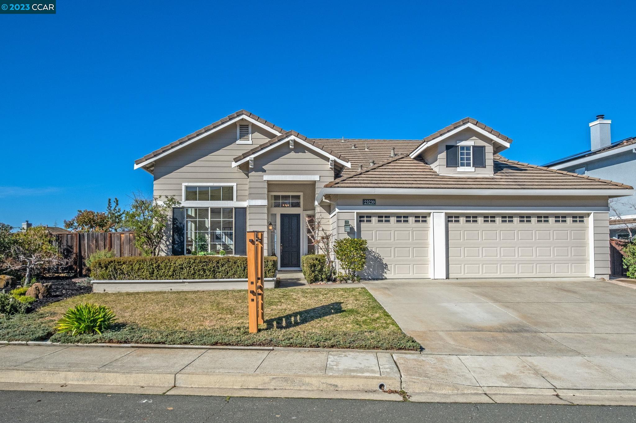 Detail Gallery Image 1 of 1 For 25239 Century Oaks Cir, Castro Valley,  CA 94552 - 4 Beds | 3 Baths