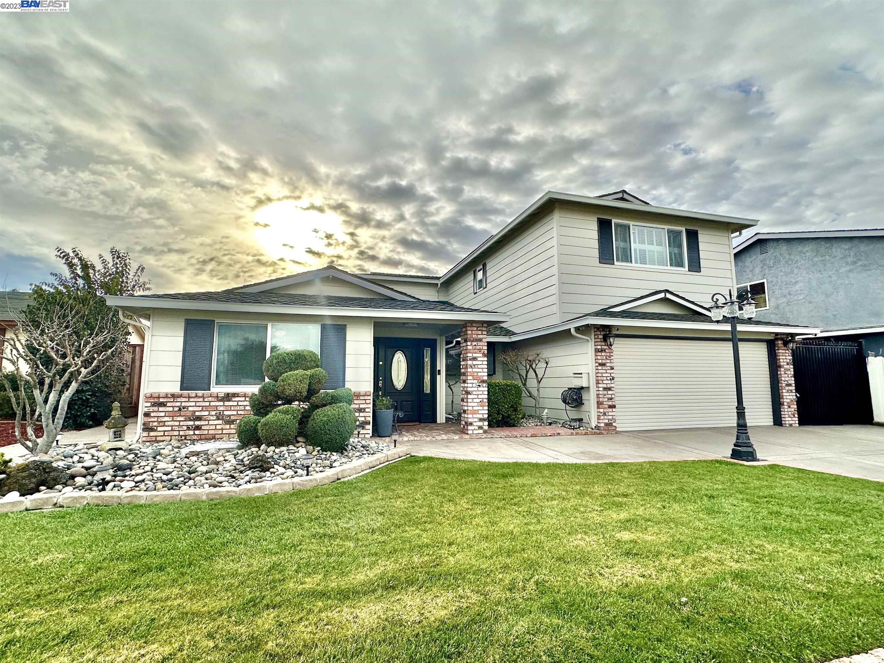Detail Gallery Image 1 of 1 For 2706 Chinook Ct, Union City,  CA 94587 - 4 Beds | 3 Baths