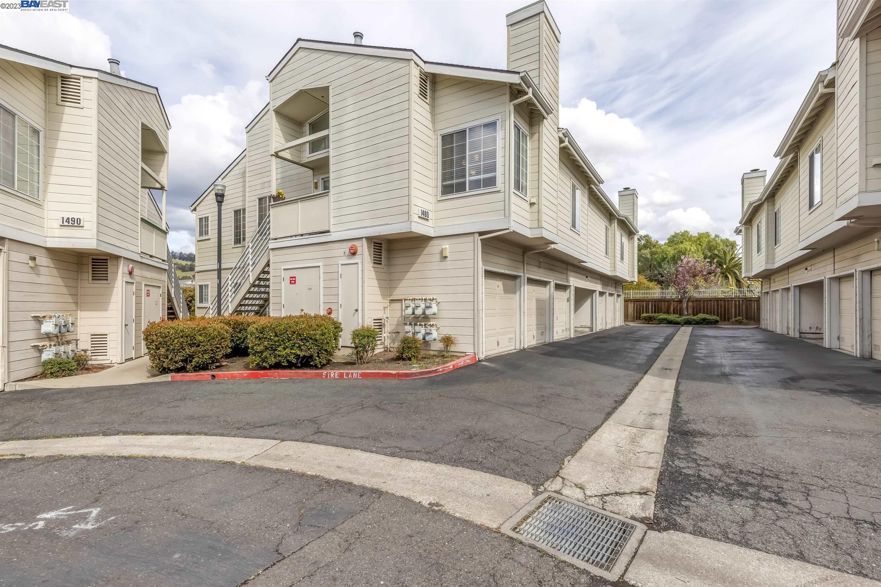Detail Gallery Image 1 of 1 For 1480 Thrush Ave #36,  San Leandro,  CA 94578 - 2 Beds | 1 Baths