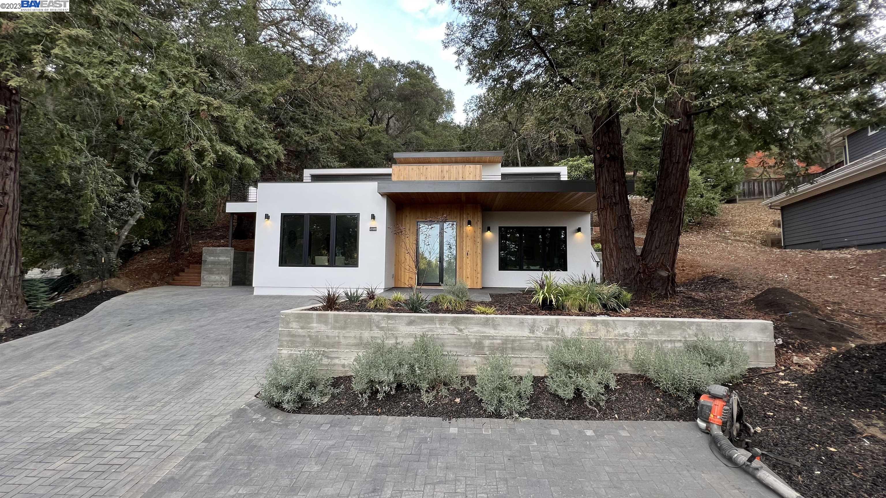 Detail Gallery Image 1 of 1 For 13489 Chalet Clotilde Drive, Saratoga,  CA 95070 - 4 Beds | 3/1 Baths