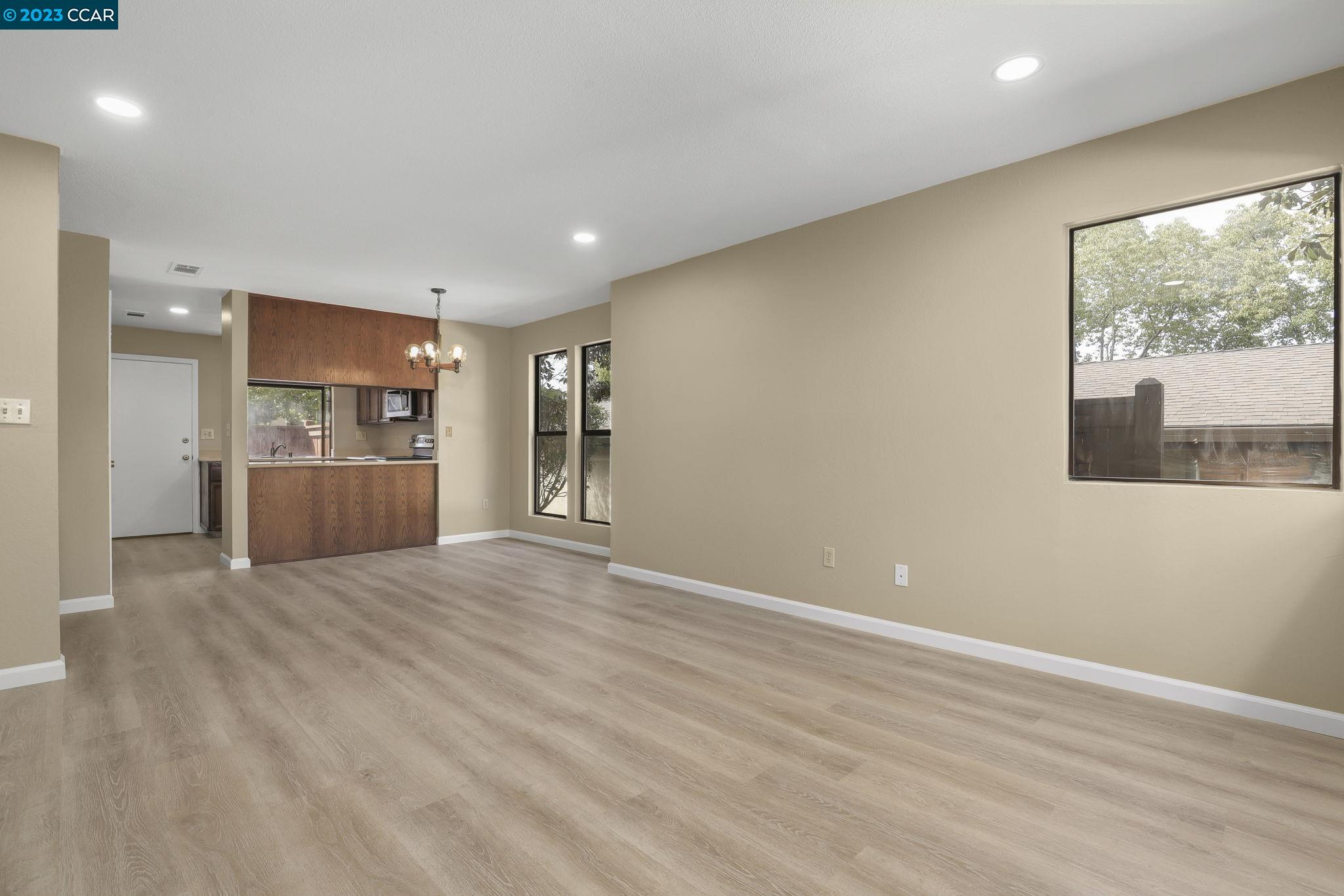 Photo #5: 41021215 Listing 