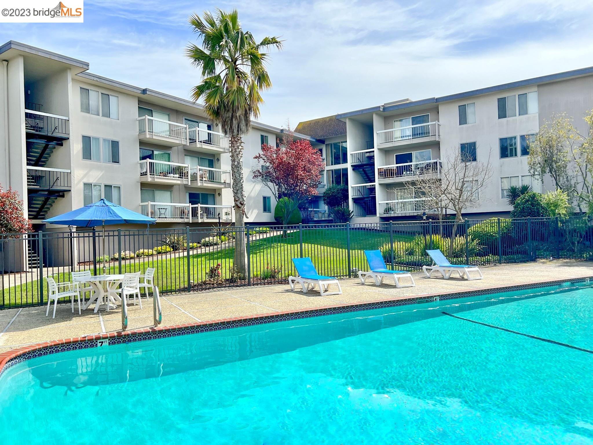 Detail Gallery Image 1 of 1 For 960 Shorepoint Ct #312,  Alameda,  CA 94501 - 1 Beds | 1 Baths