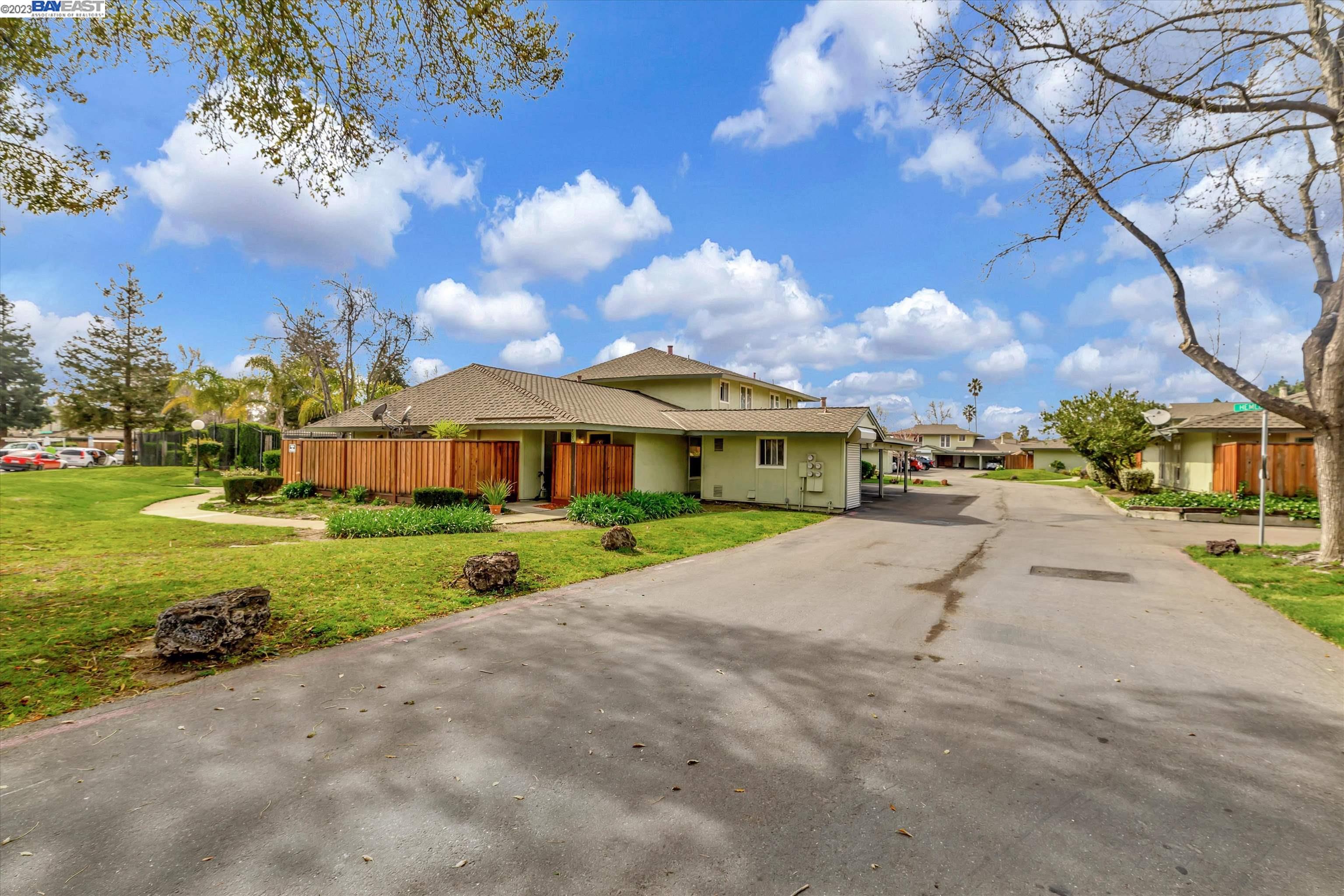 Photo #3: 41022008 Listing 