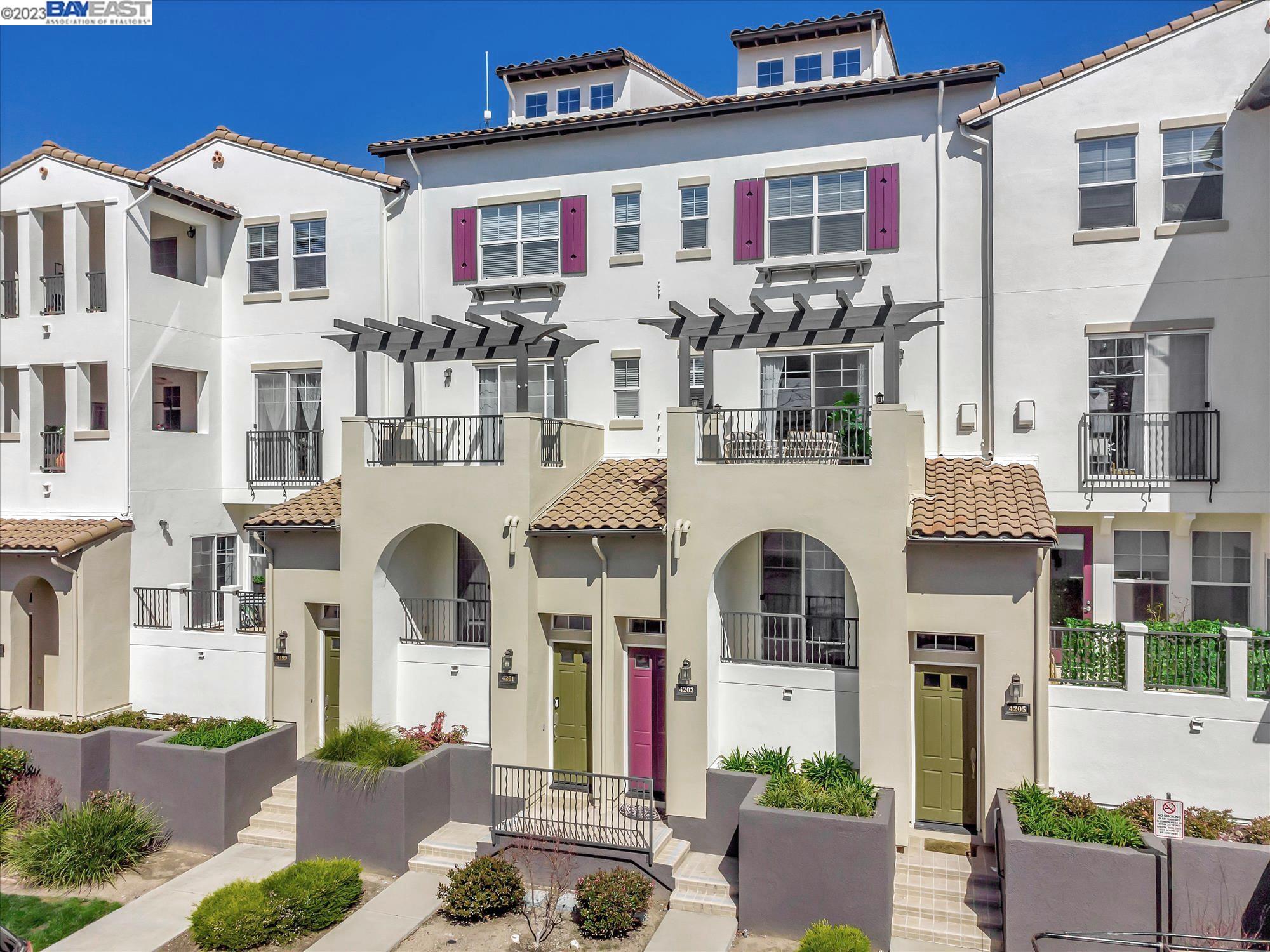 MLS: 41022108 Condo For Sale