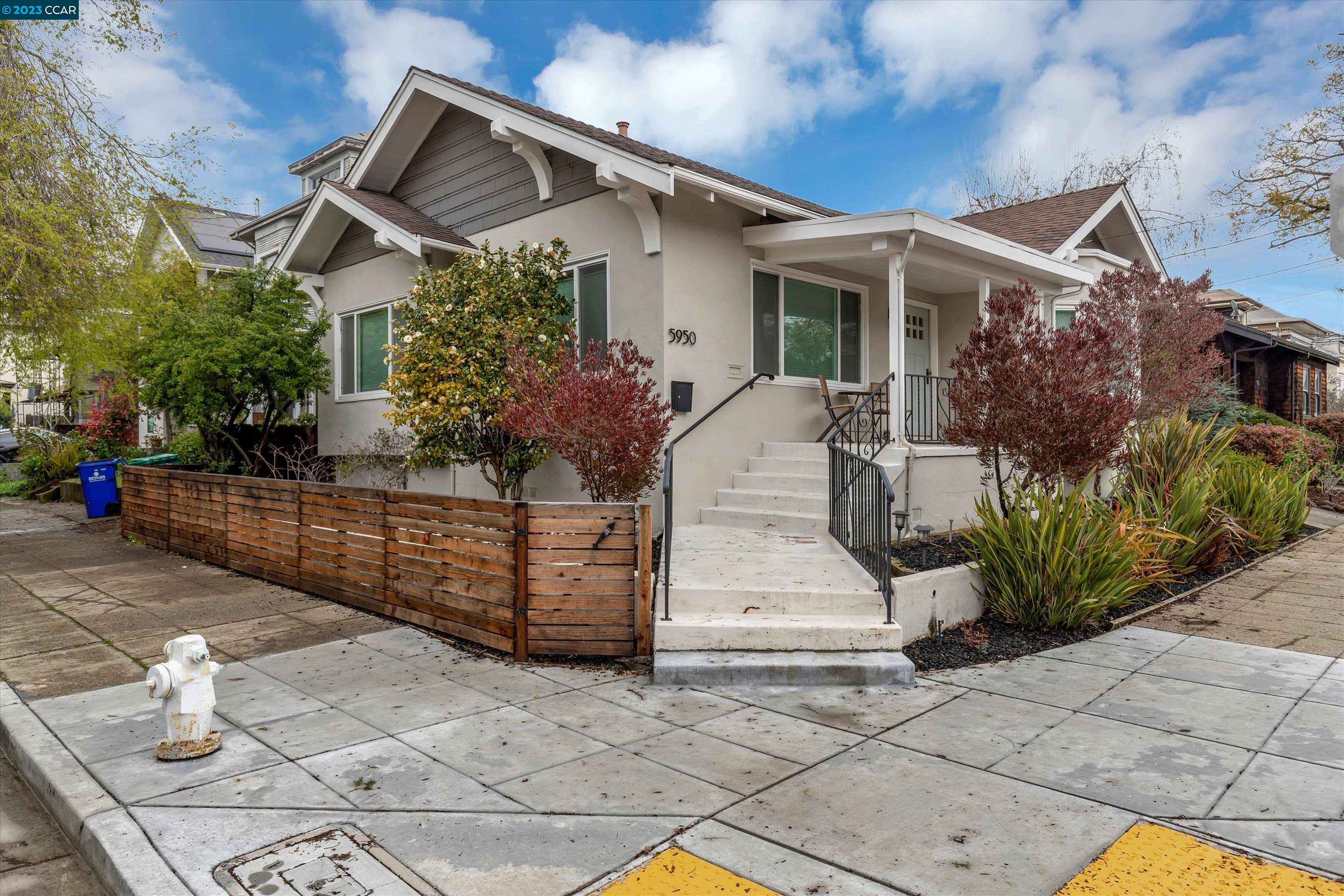Detail Gallery Image 1 of 1 For 5950 Canning St, Oakland,  CA 94609 - 2 Beds | 1 Baths