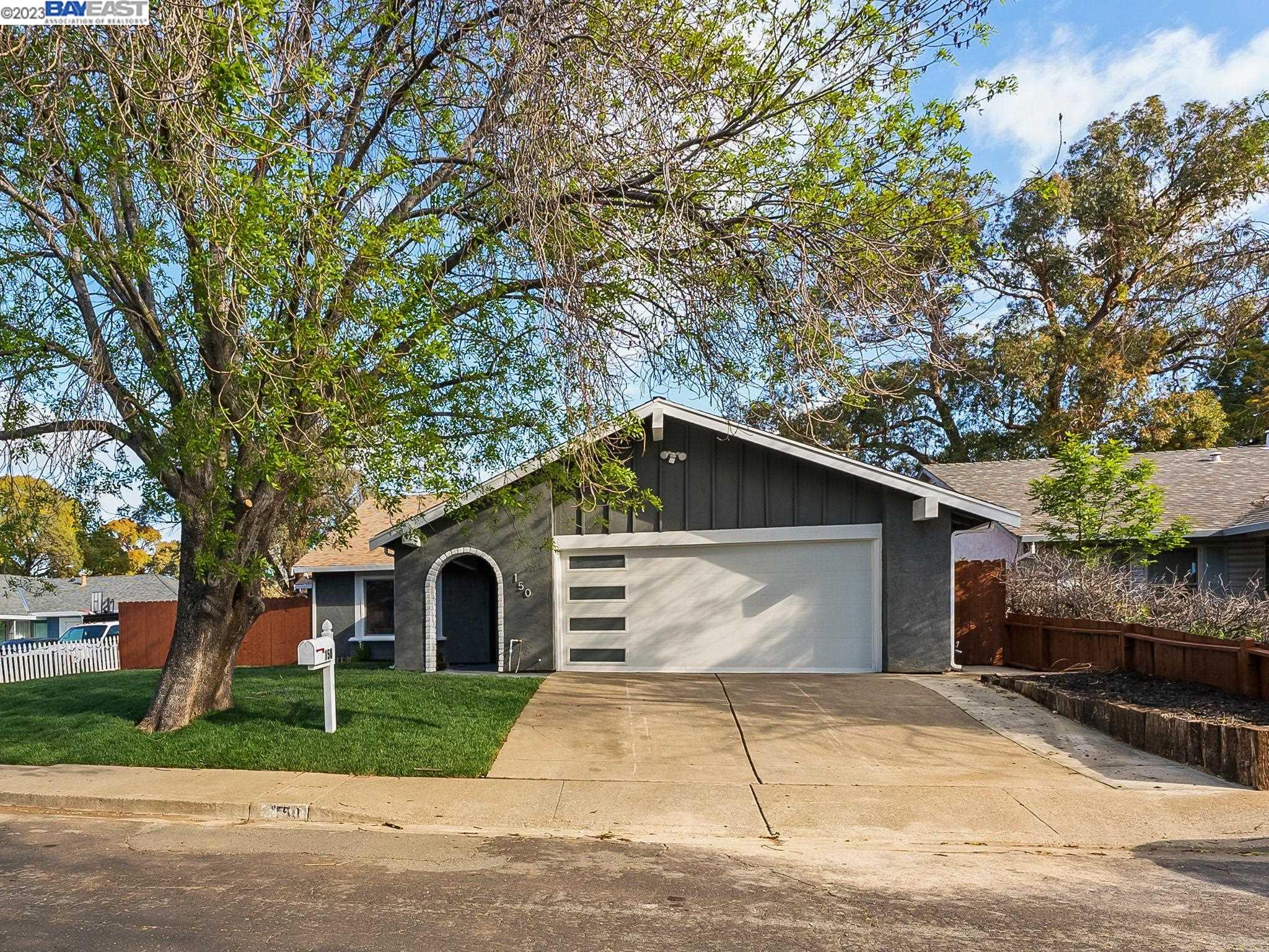Detail Gallery Image 1 of 1 For 150 Eveningstar Ct, Pittsburg,  CA 94565 - 3 Beds | 2 Baths
