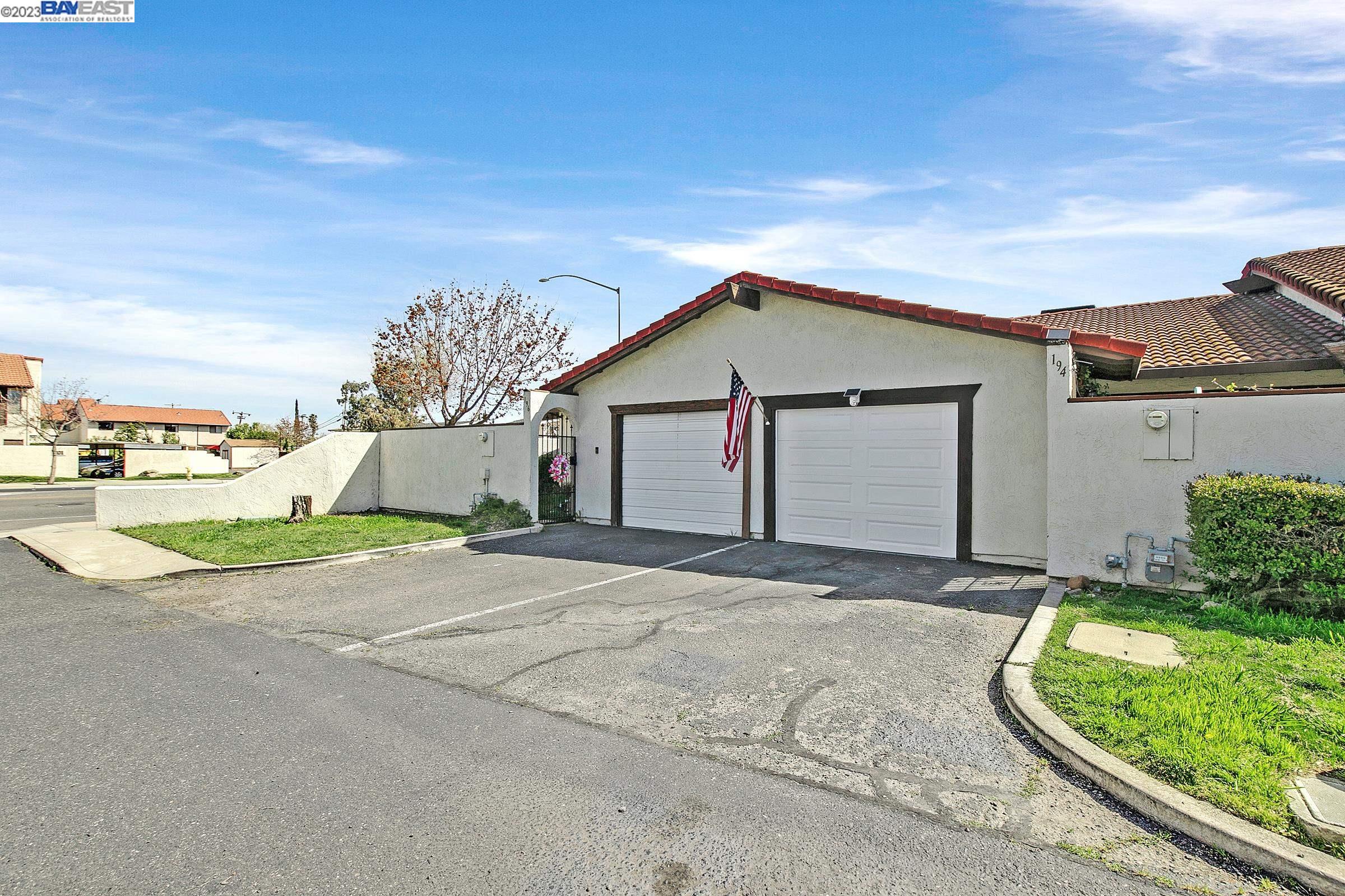 Detail Gallery Image 1 of 1 For 194 E Grant Line Rd, Tracy,  CA 95376 - 2 Beds | 1 Baths