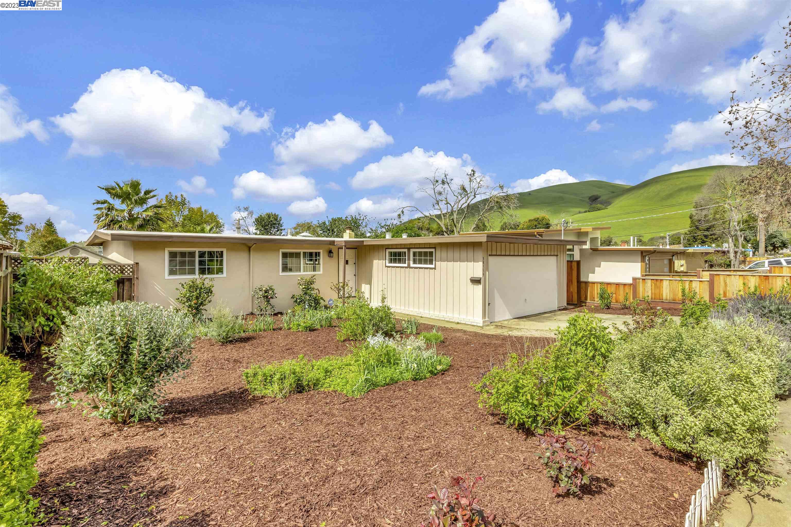 Detail Gallery Image 1 of 1 For 38359 Canyon Heights Dr, Fremont,  CA 94536 - 3 Beds | 2 Baths
