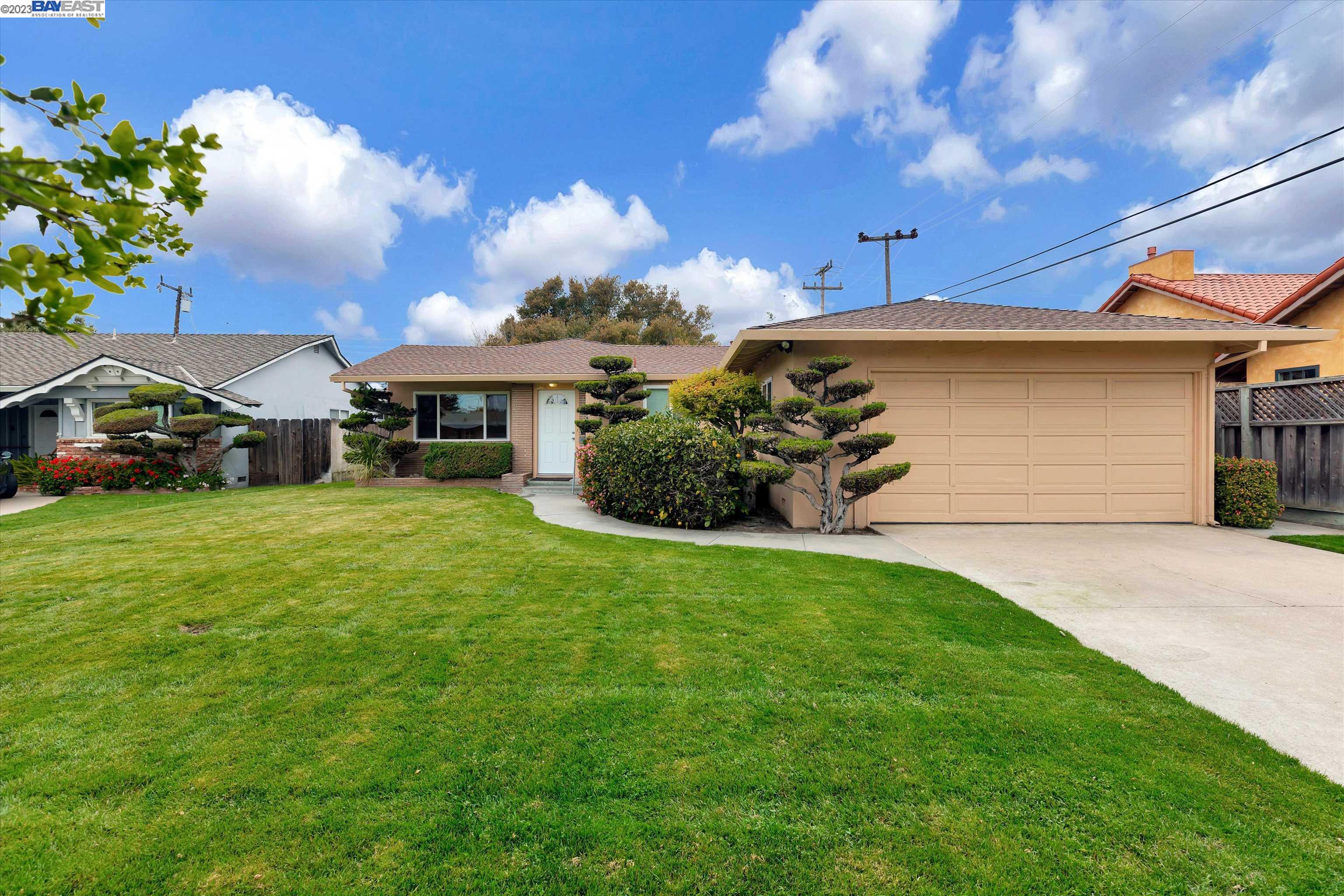Detail Gallery Image 1 of 1 For 608 Loma Vista Dr, Salinas,  CA 93901 - 3 Beds | 2 Baths