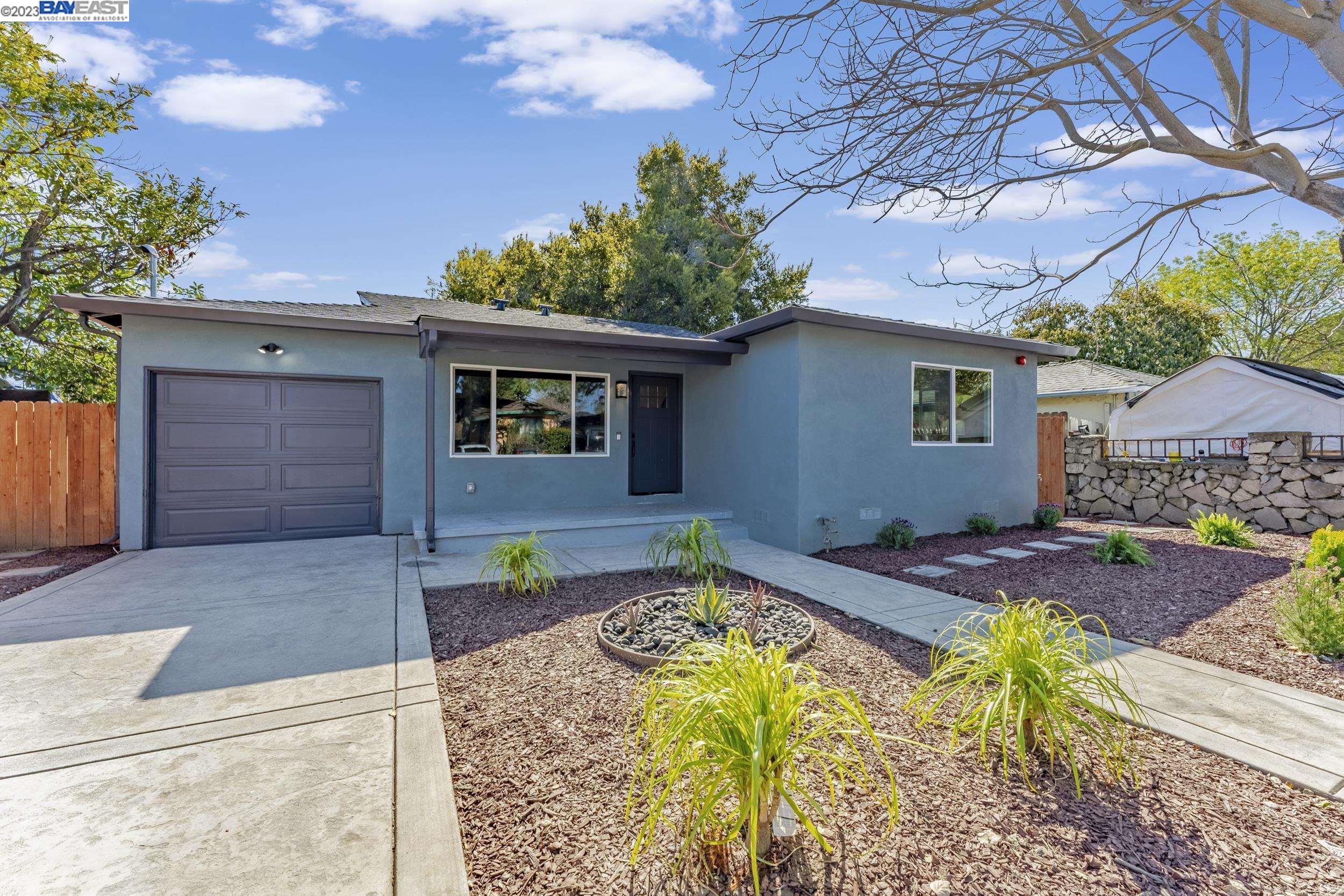 Detail Gallery Image 1 of 1 For 2256 Glen Way, East Palo Alto,  CA 94303 - 4 Beds | 2/1 Baths