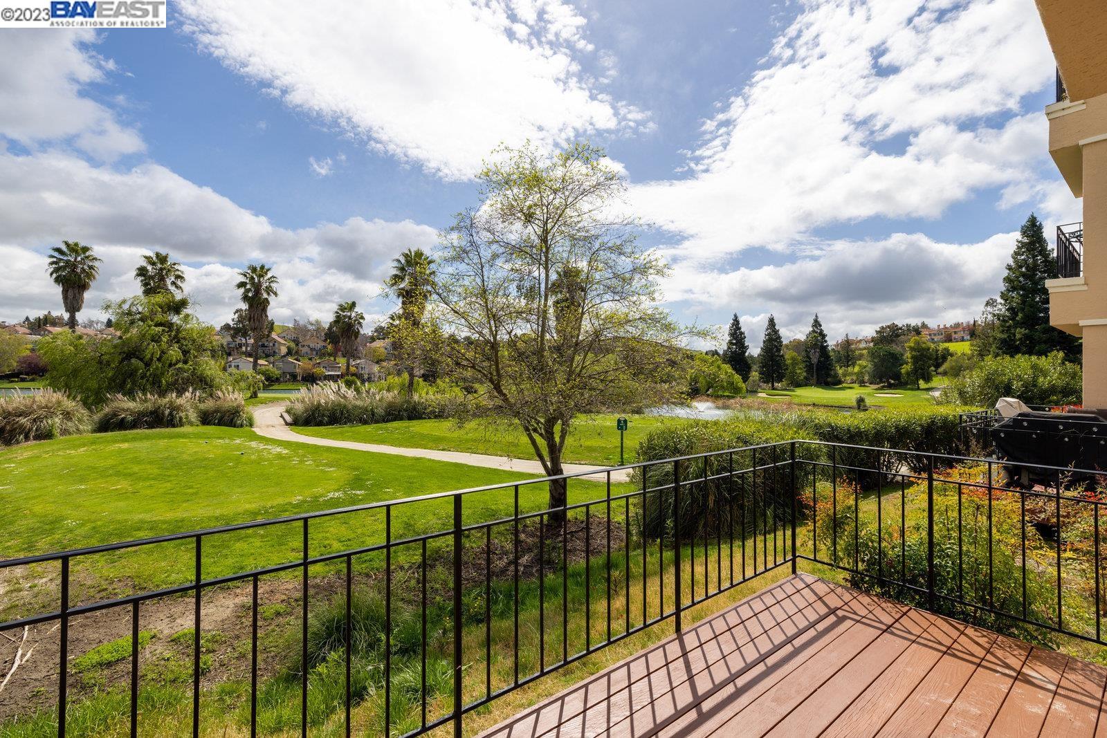 MLS: 41022639 Condo For Sale